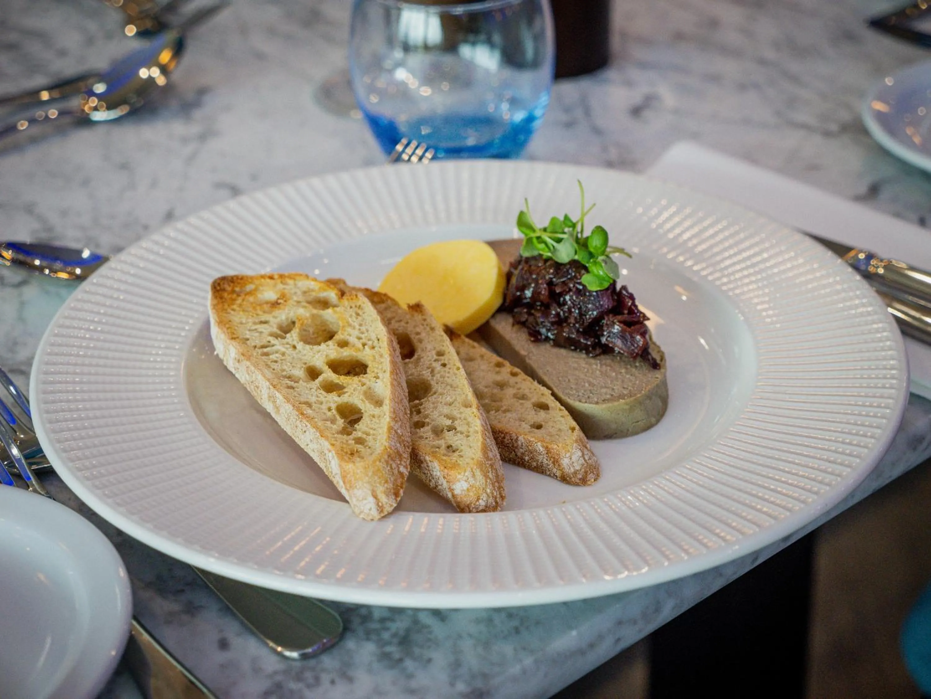 Restaurant/places to eat in Marian Resort And Spa