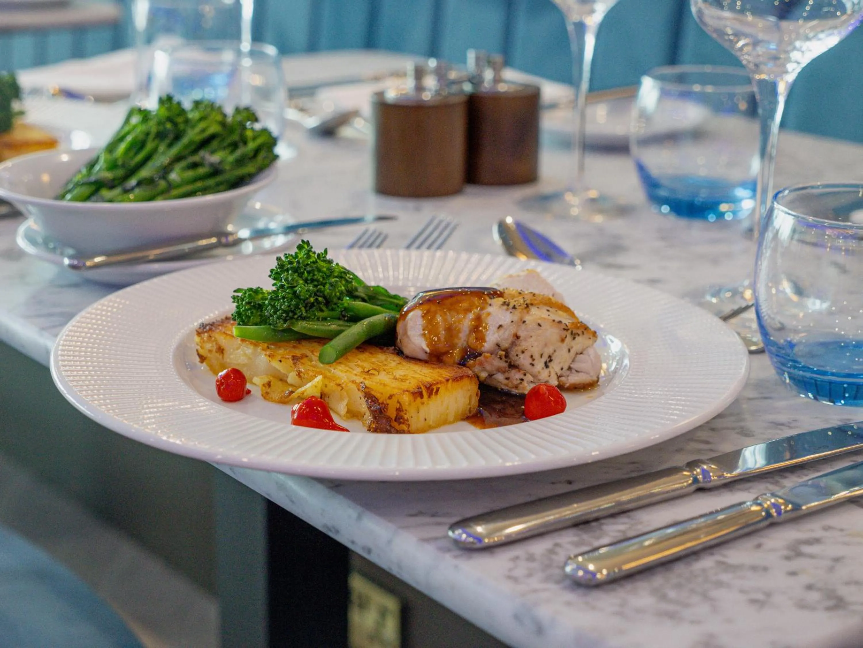 Restaurant/places to eat in Marian Resort And Spa