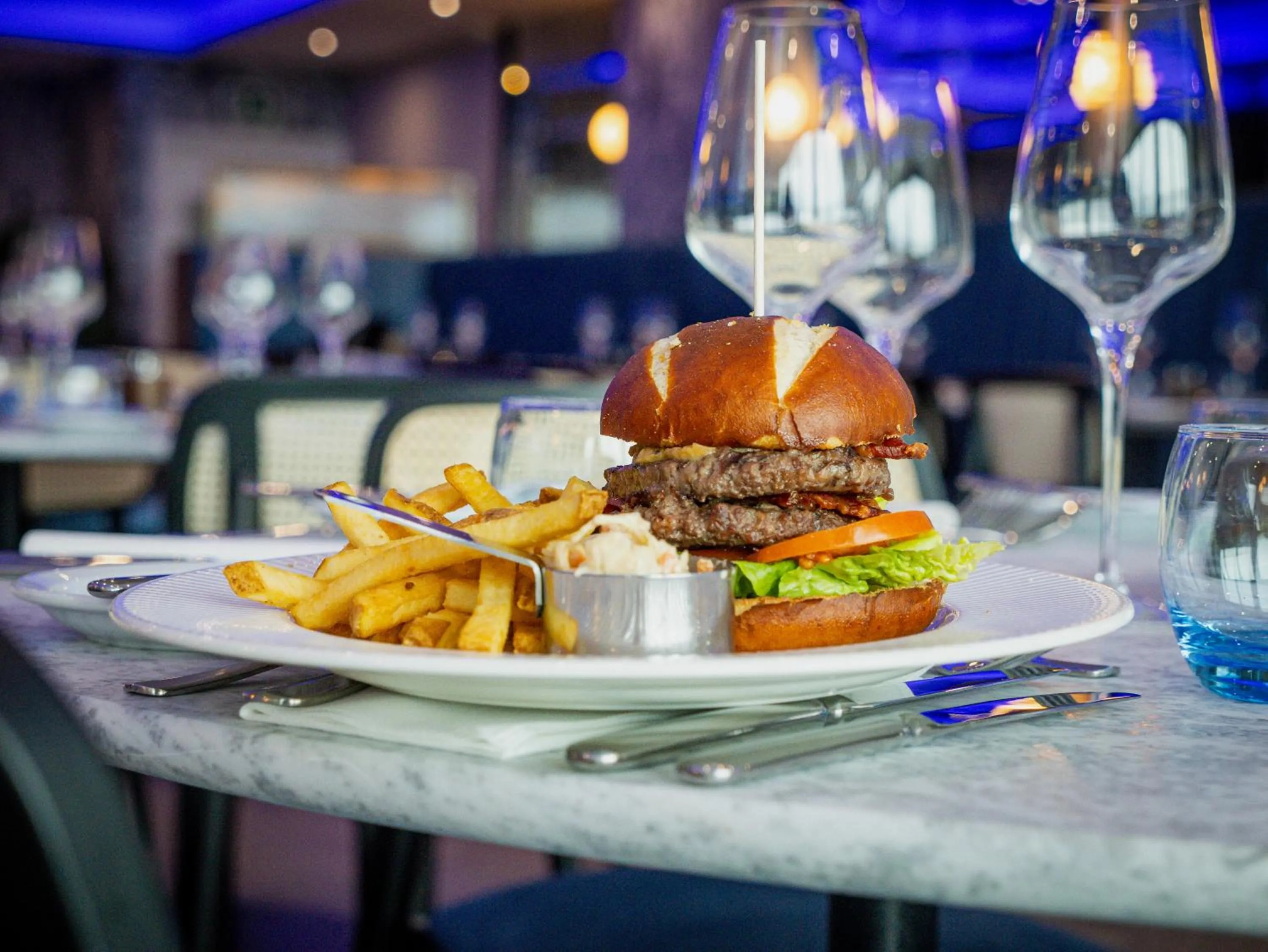 Restaurant/places to eat in Marian Resort And Spa