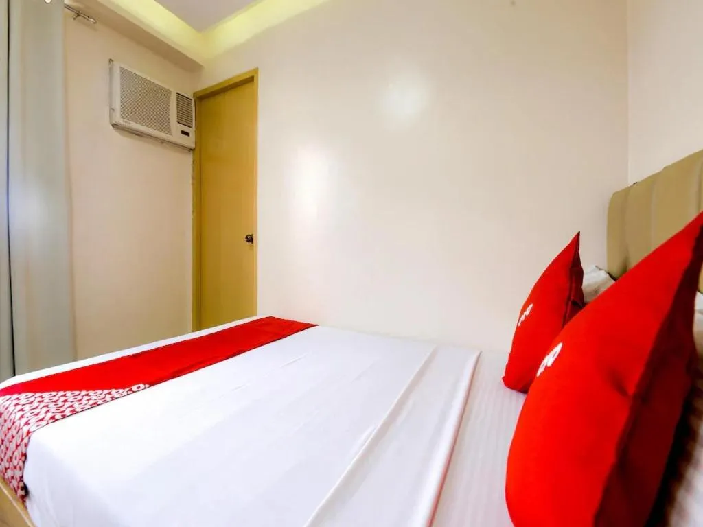 Deluxe Queen Room in Freemont Place