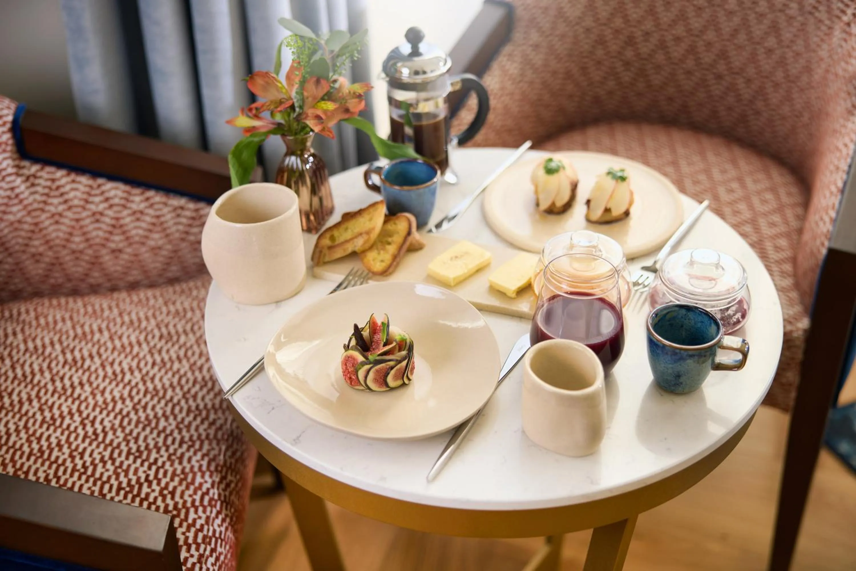 Breakfast in Maison 1896