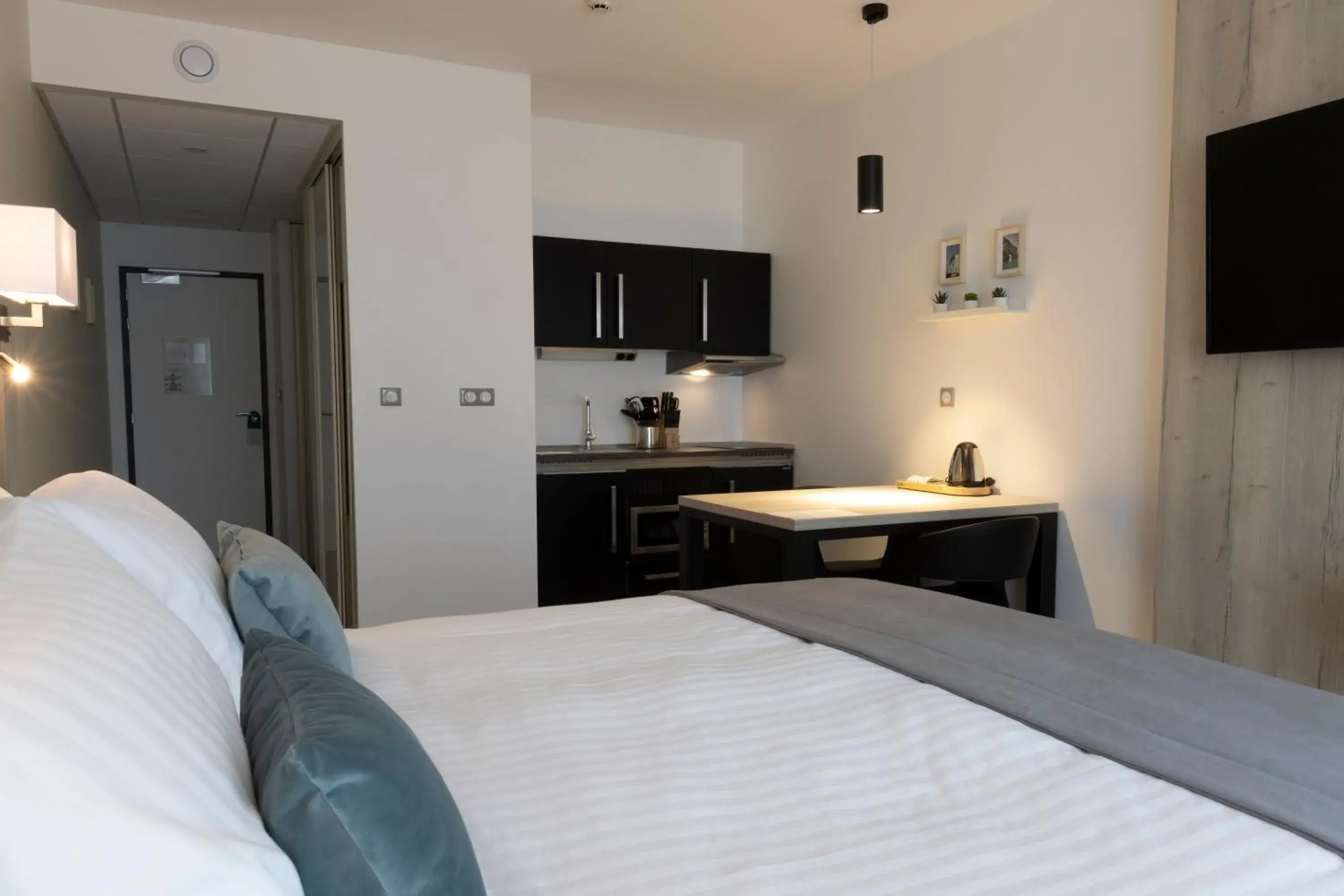 Junior Suite with Garden View in Les Terrasses du Port Junior Suite with Garden View in Les Terrasses du Port