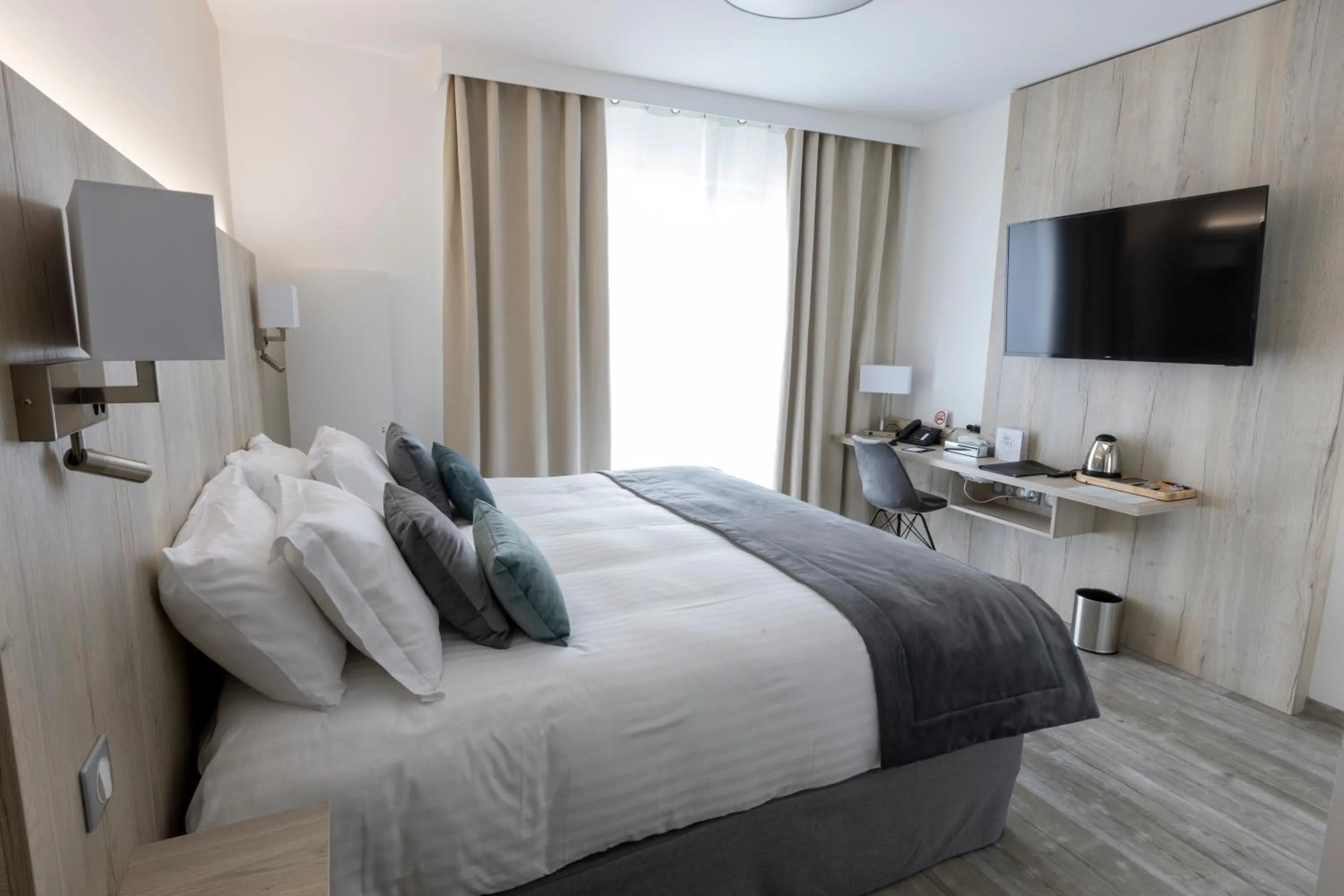 Photo of the whole room, Bed in Les Terrasses du Port