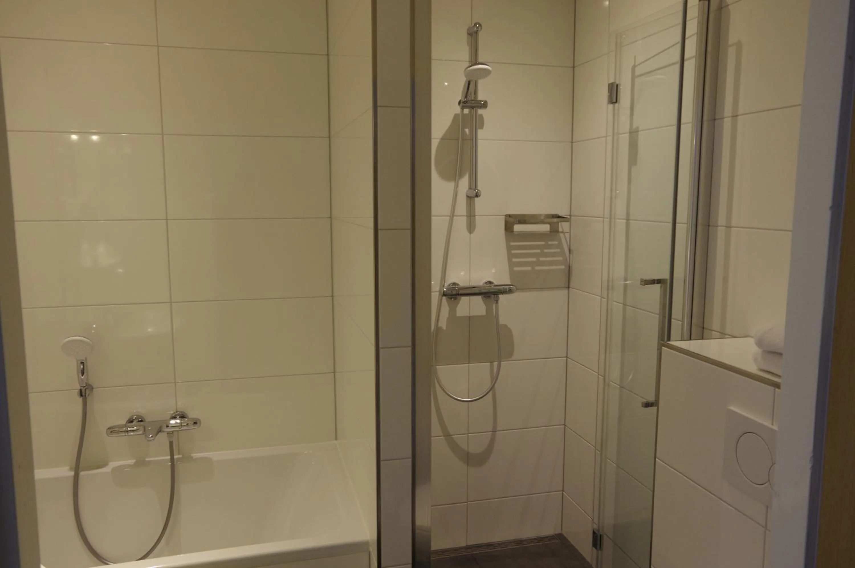 Shower in Hotel and Restaurant van Saaze