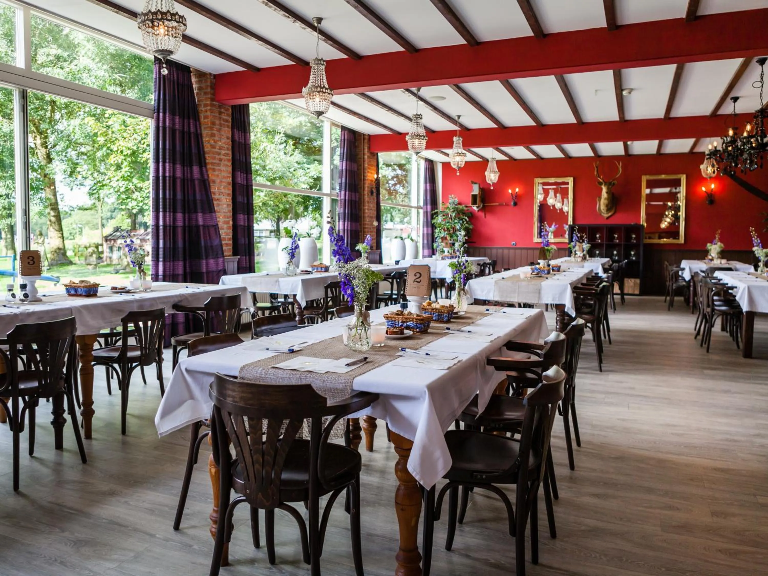 Restaurant/places to eat in Hotel and Restaurant van Saaze