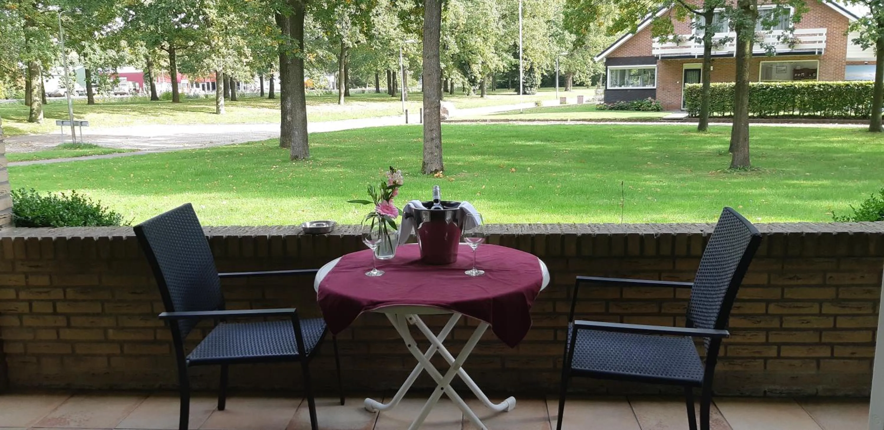 Patio in Hotel and Restaurant van Saaze