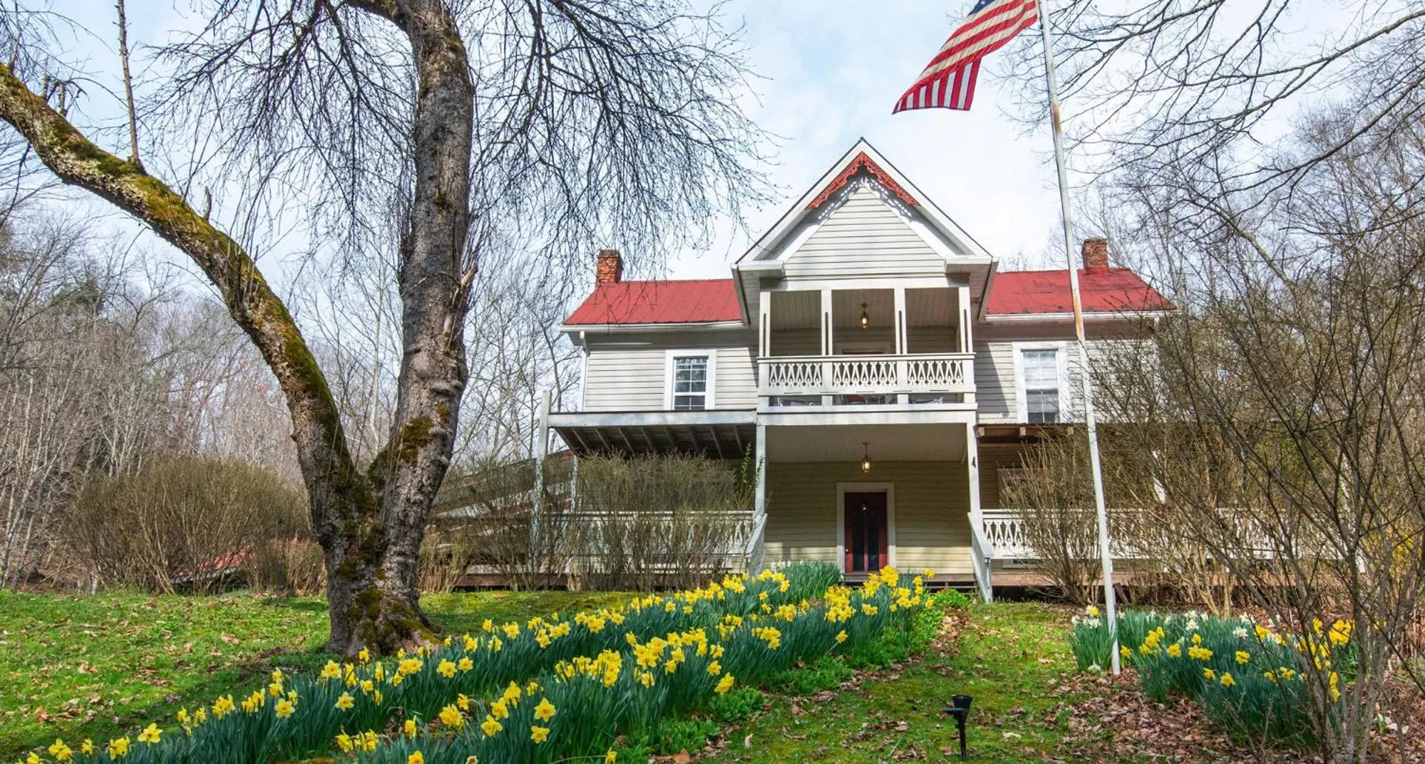 Moore House Inn & Cabins