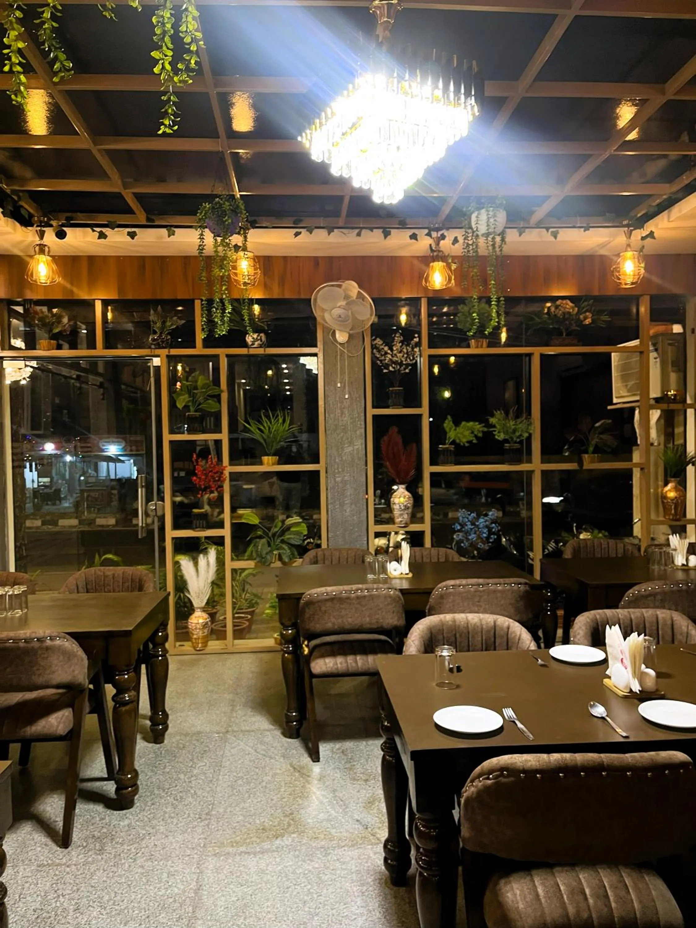 Restaurant/places to eat in Hotel Grand Parador