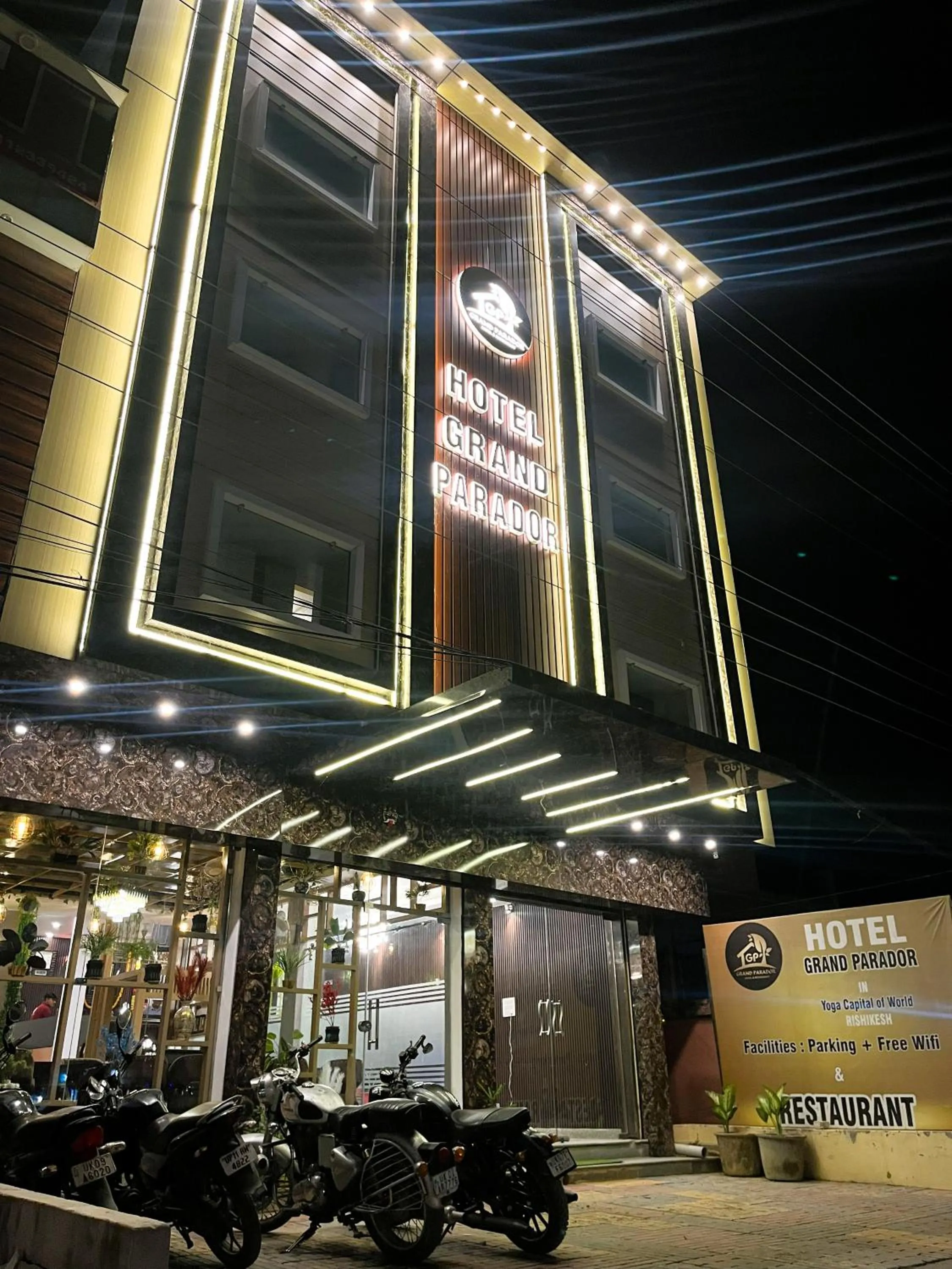 Night in Hotel Grand Parador