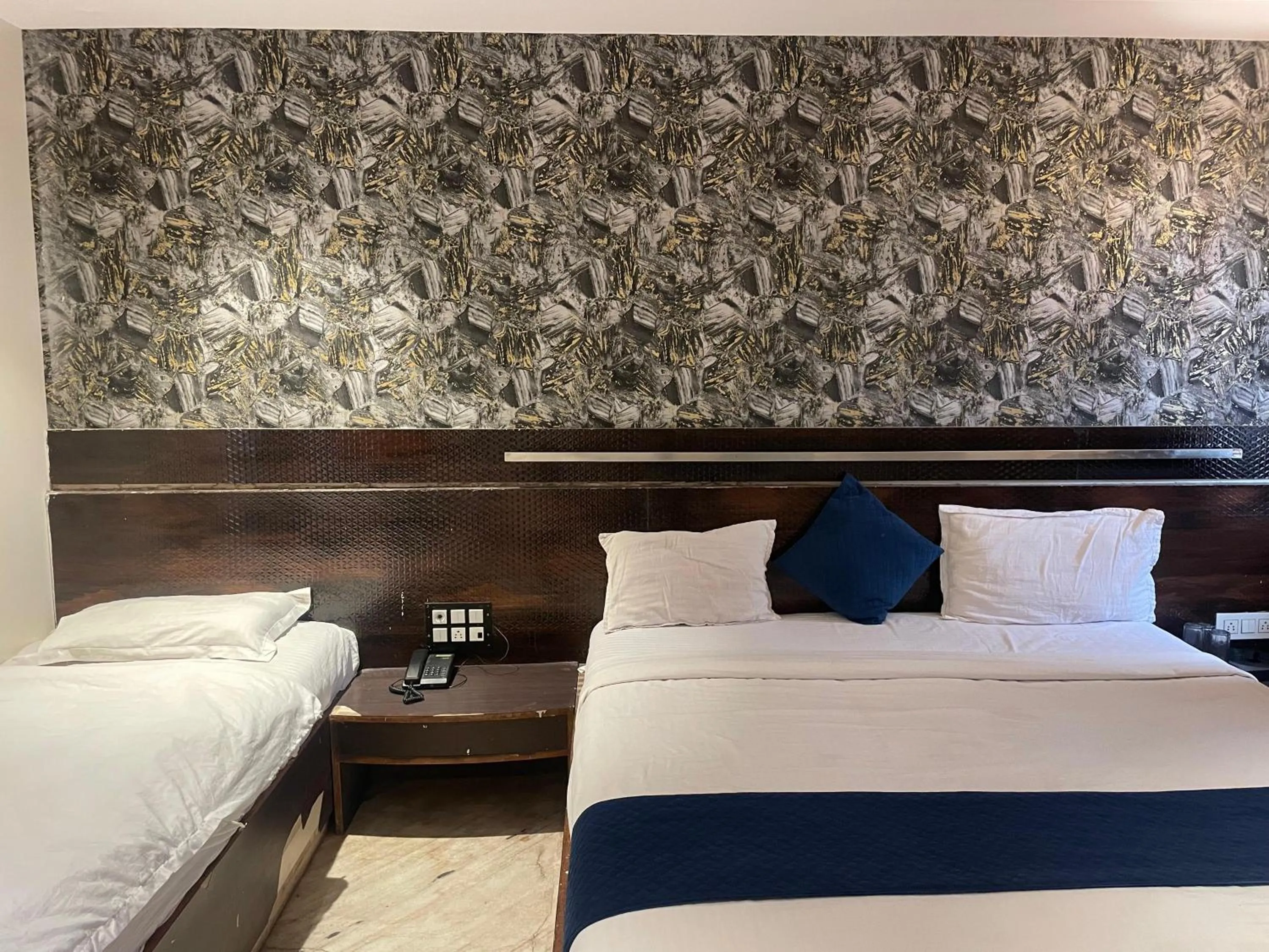 Bed in Hotel Shirdi Park Inn 80 Meters From Sai Samadhi Temple