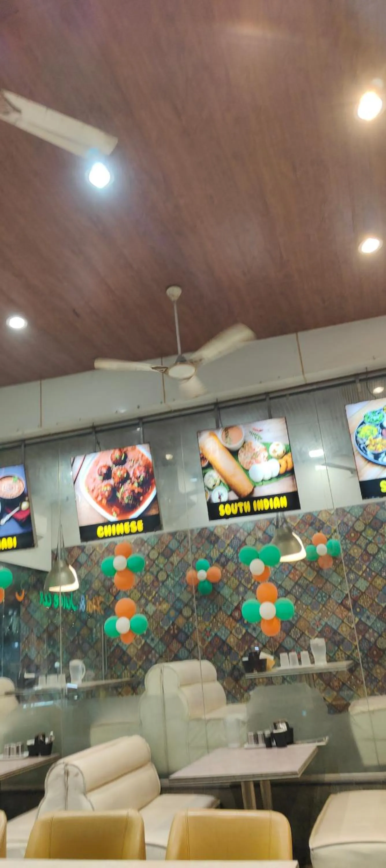 Restaurant/places to eat in Hotel Shirdi Park Inn 80 Meters From Sai Samadhi Temple