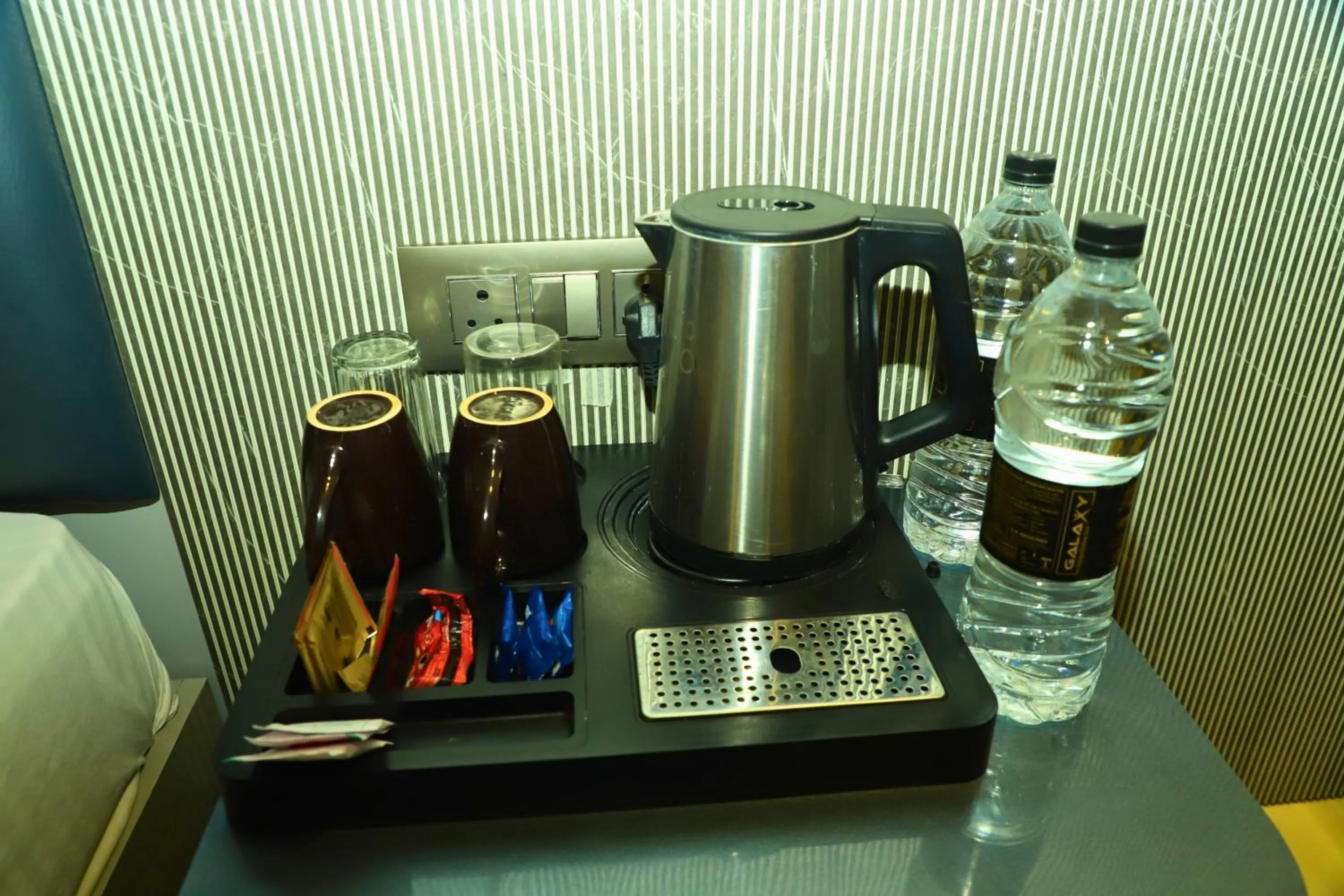 Coffee/tea facilities in Hotel Shirdi Park Inn 80 Meters From Sai Samadhi Temple