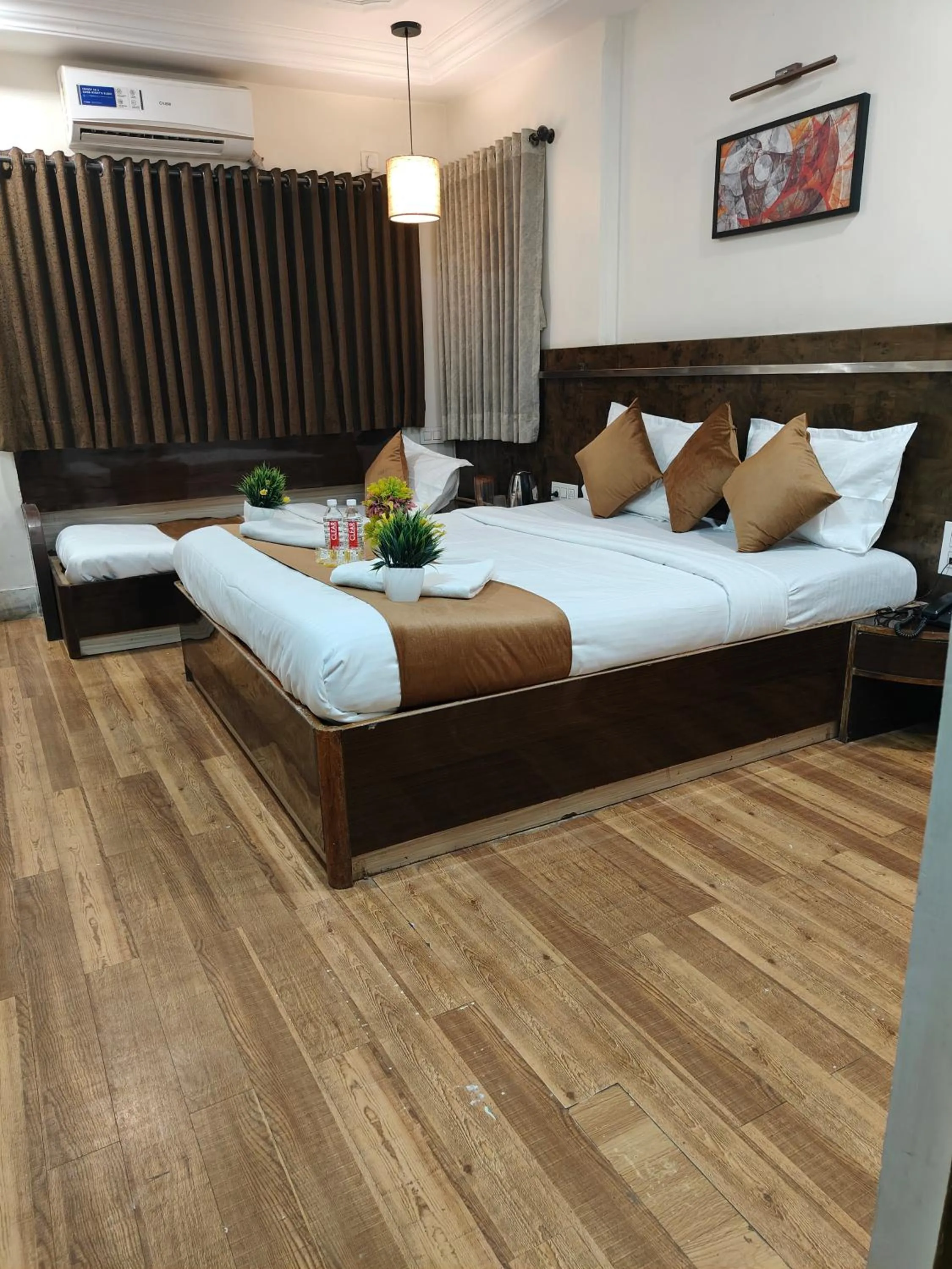 Bed in Hotel Shirdi Park Inn 80 Meters From Sai Samadhi Temple