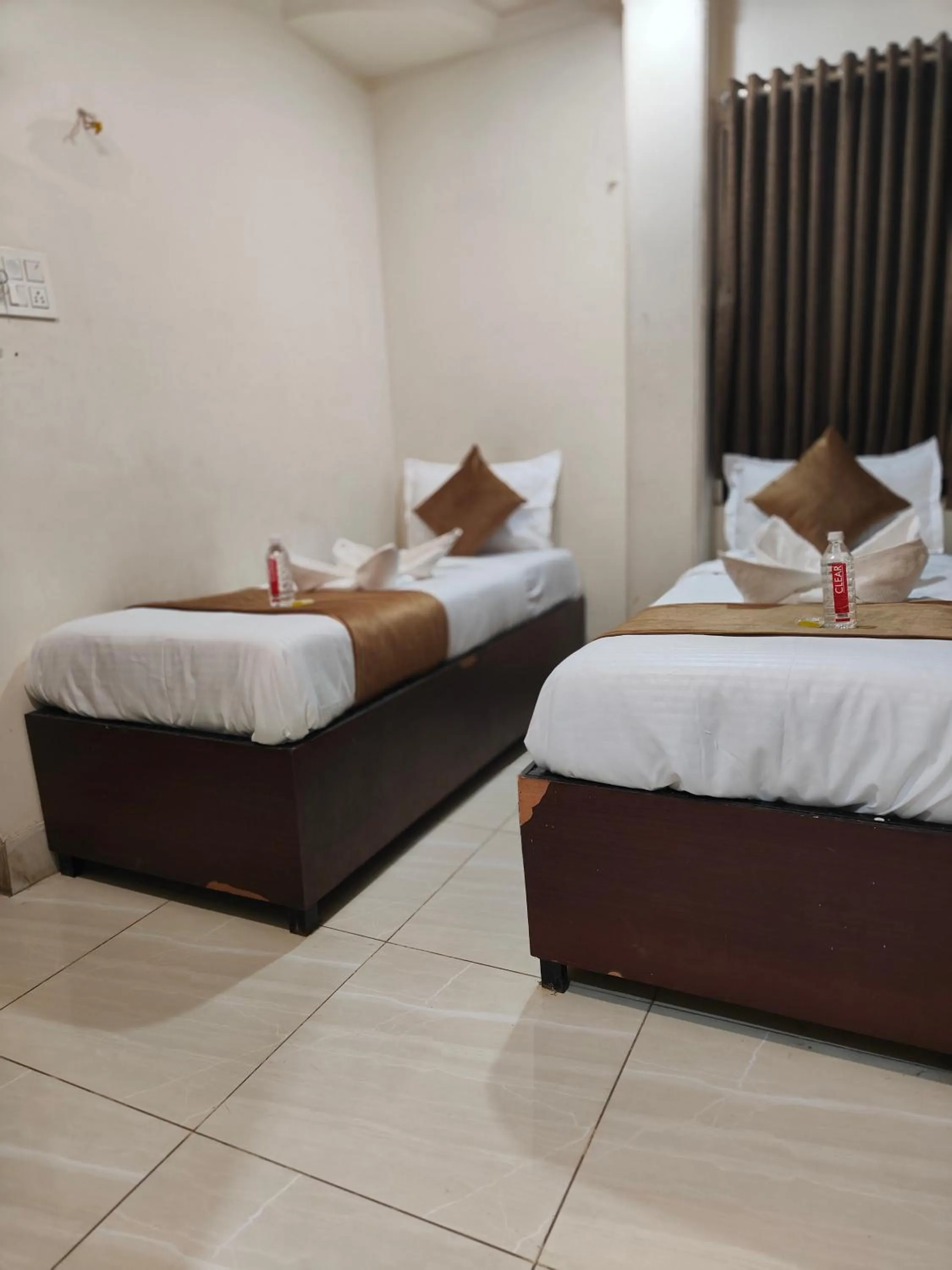 Bed in Hotel Shirdi Park Inn 80 Meters From Sai Samadhi Temple