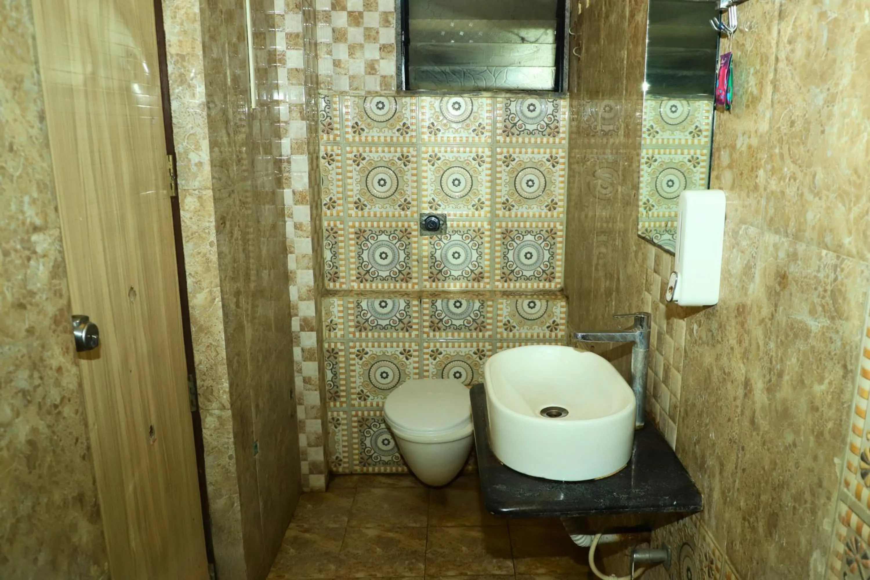 Toilet in Hotel Shirdi Park Inn 80 Meters From Sai Samadhi Temple