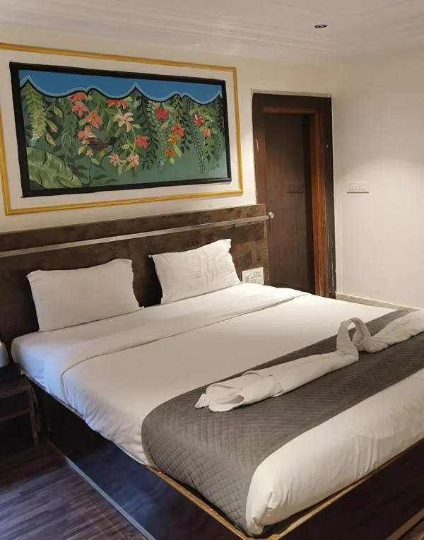 Bed in Hotel Shirdi Park Inn 80 Meters From Sai Samadhi Temple