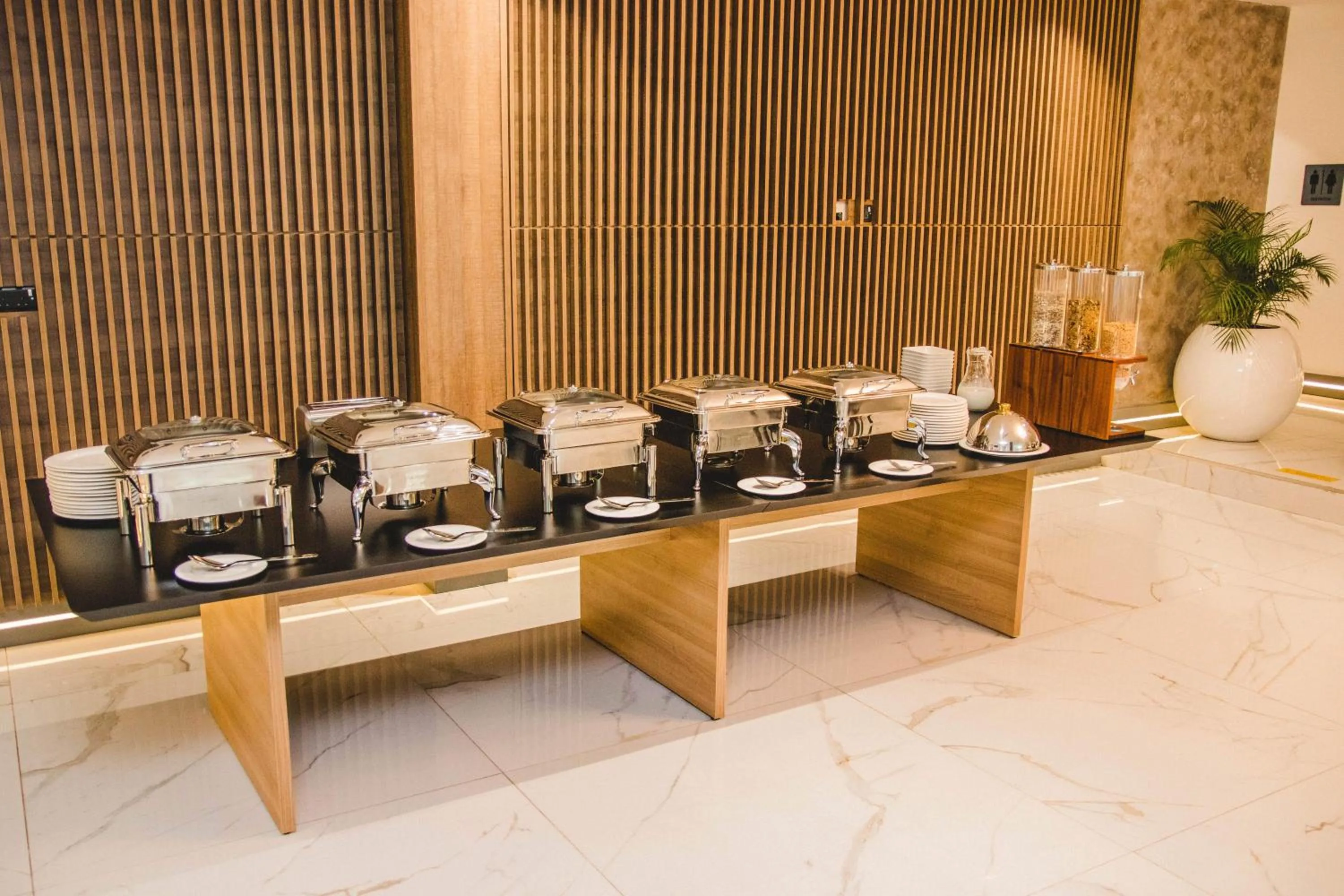 Restaurant/places to eat in The Safron Hotel