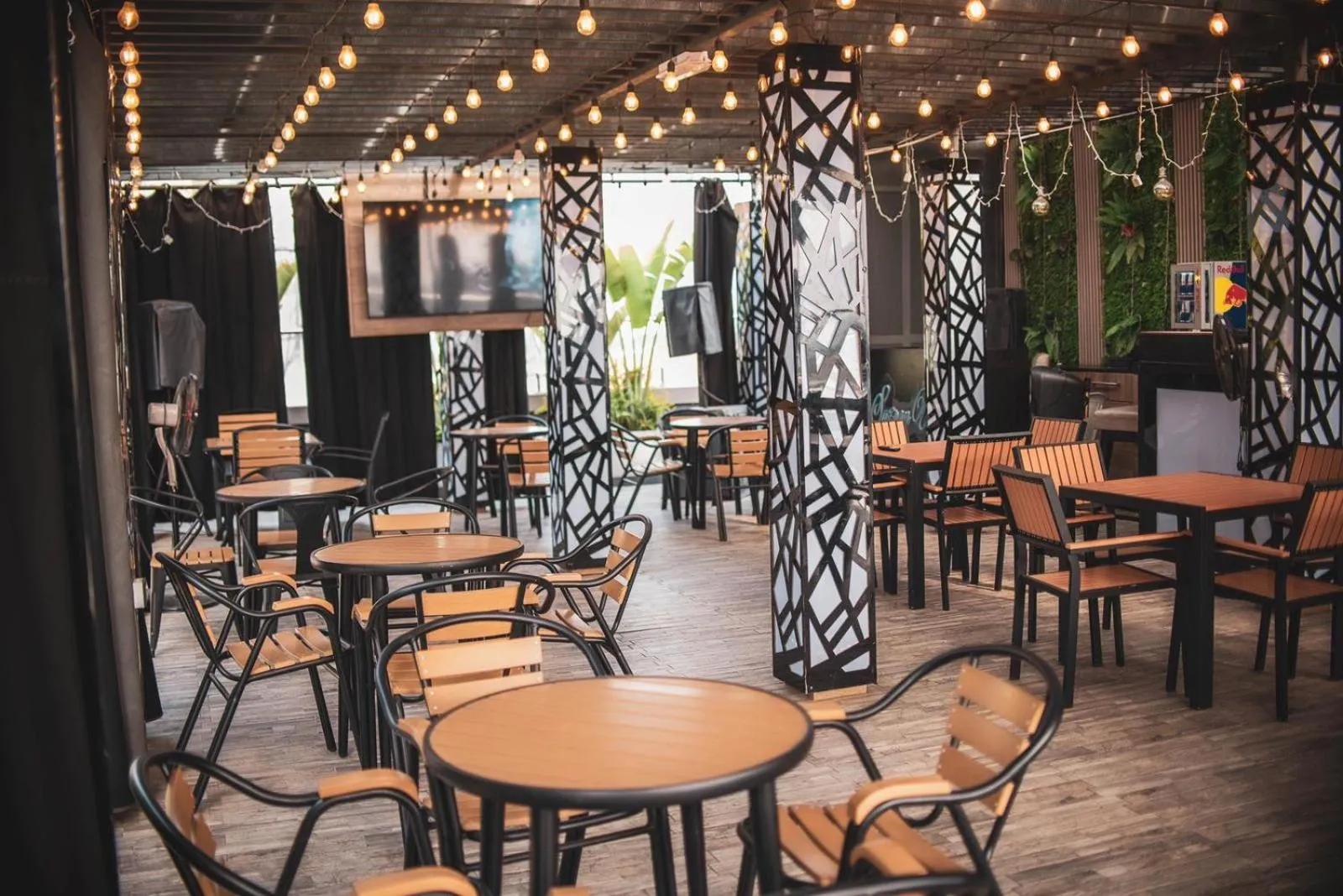Restaurant/places to eat in The Safron Hotel