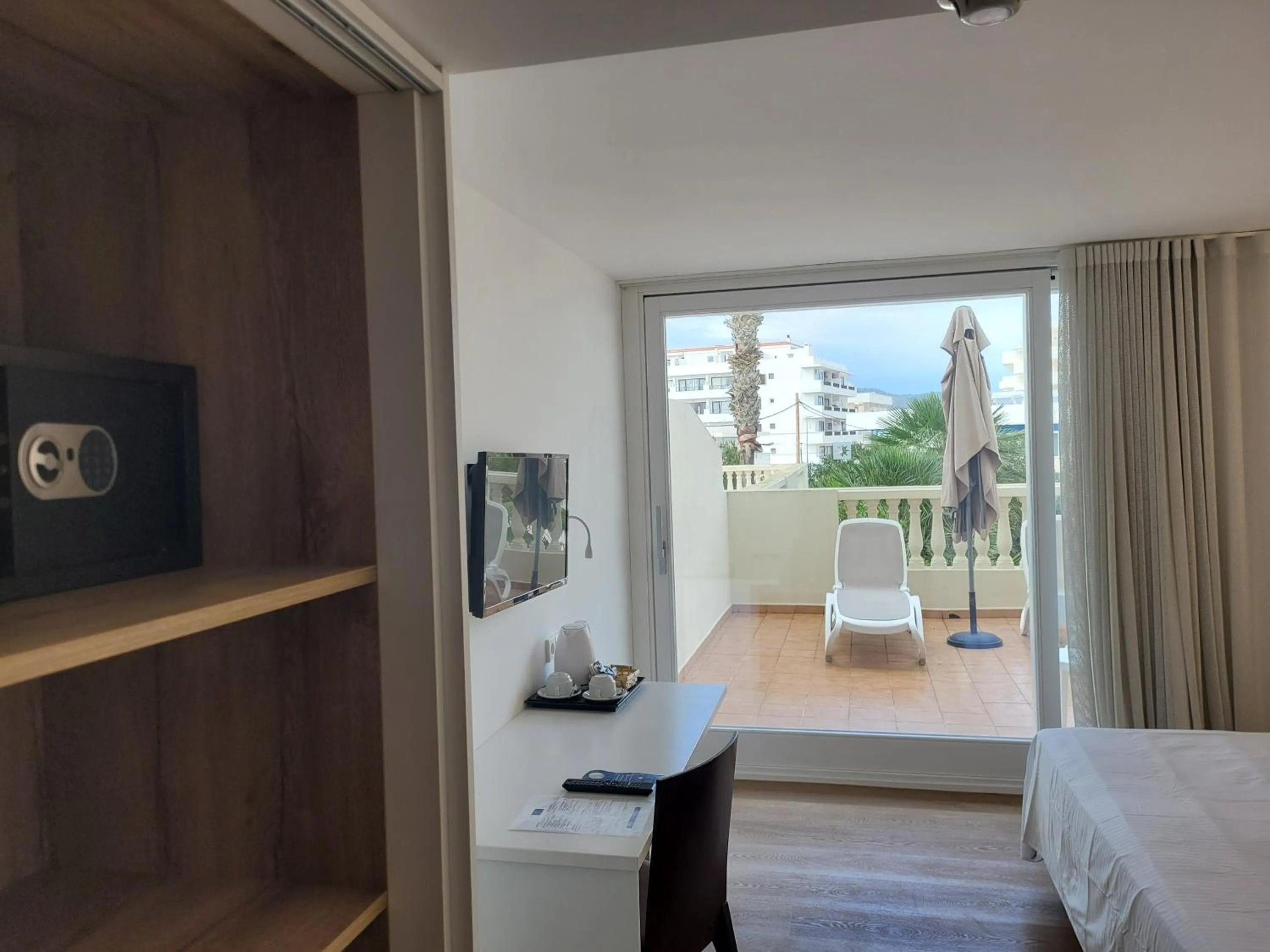 Photo of the whole room in Paraiso Beach by Hoteles Centric -Adult Only