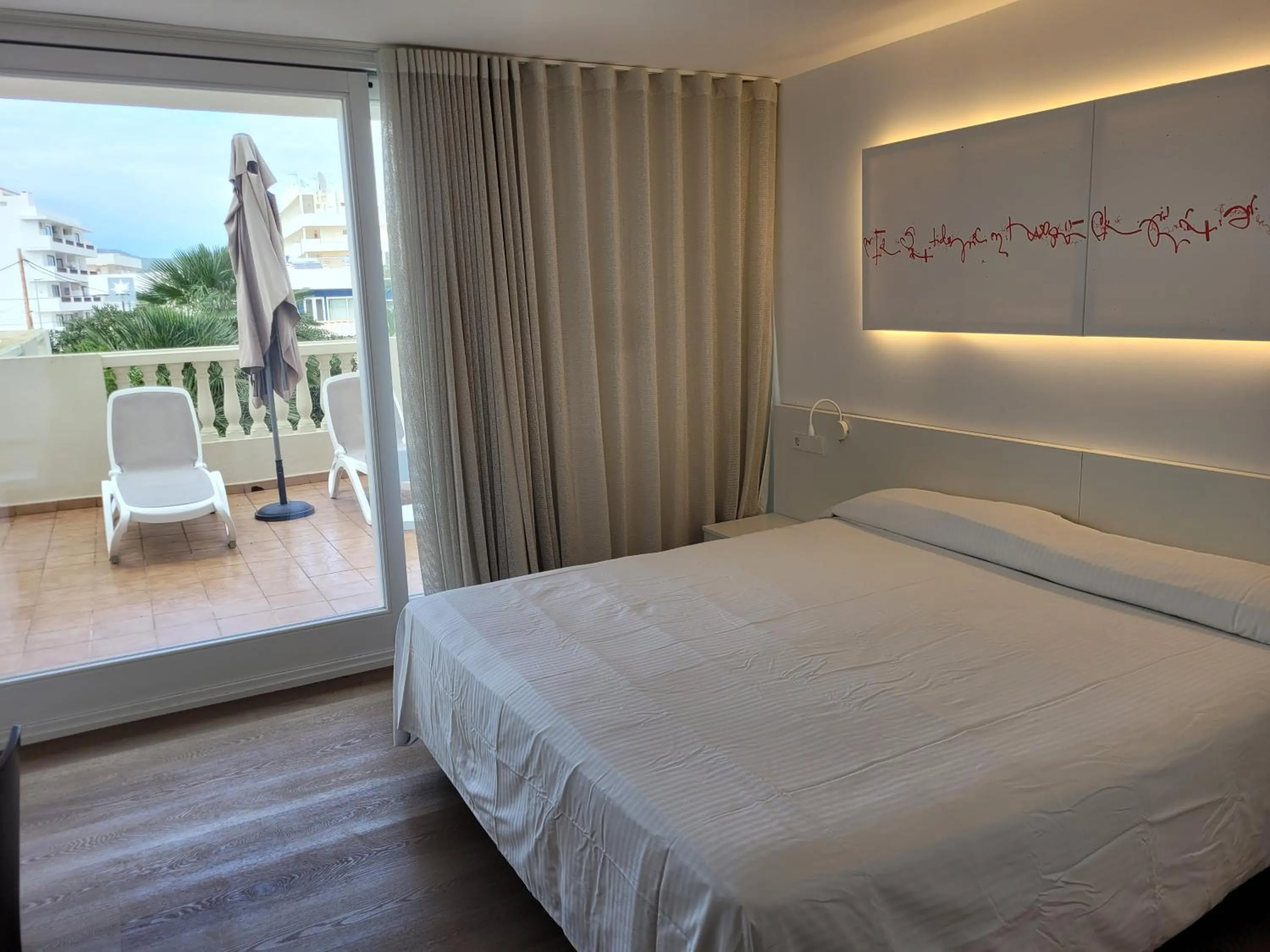 Photo of the whole room in Paraiso Beach by Hoteles Centric -Adult Only