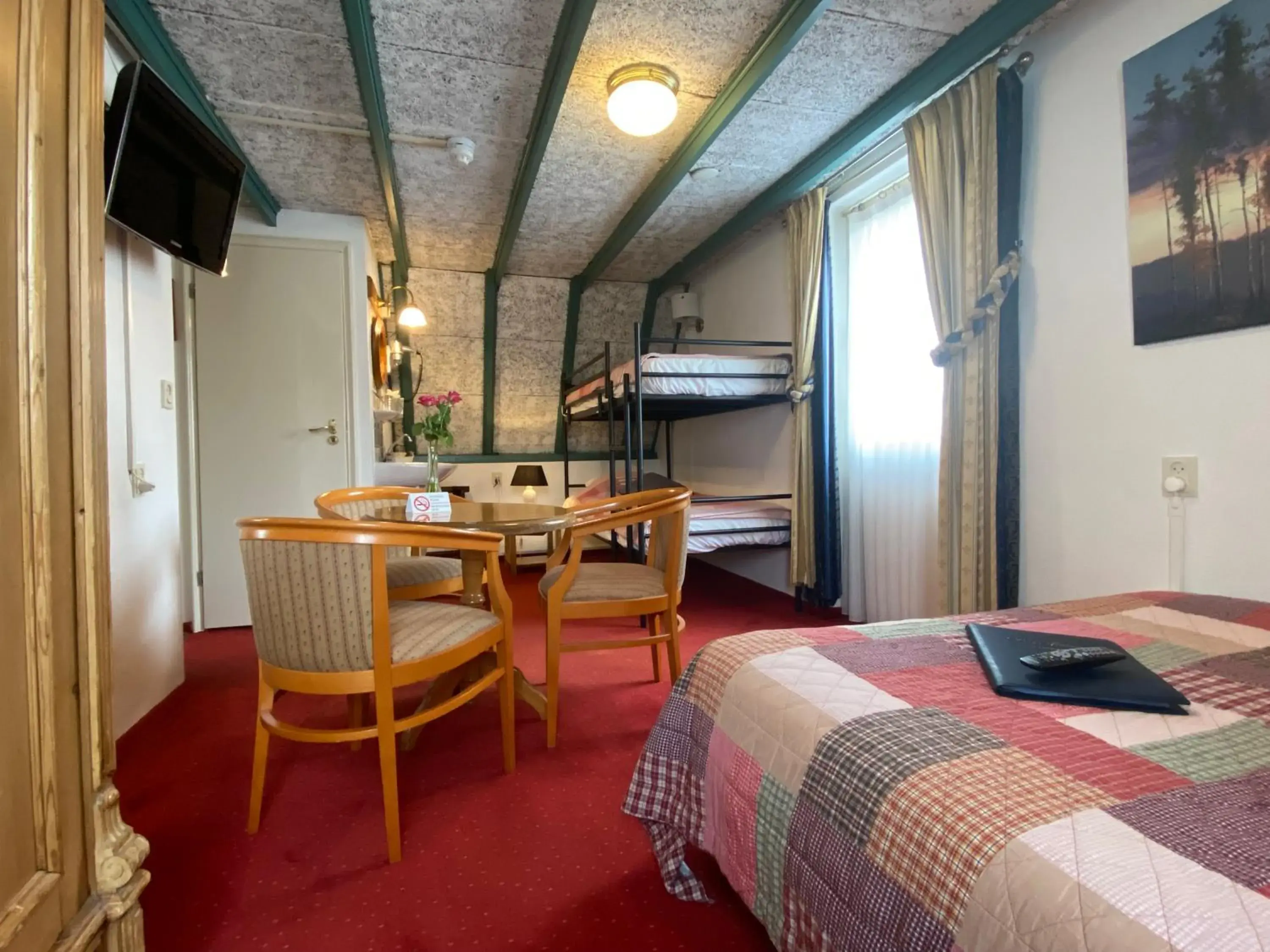 Quadruple Room in Hotel & Restaurant De Fortuna Quadruple Room in Hotel & Restaurant De Fortuna