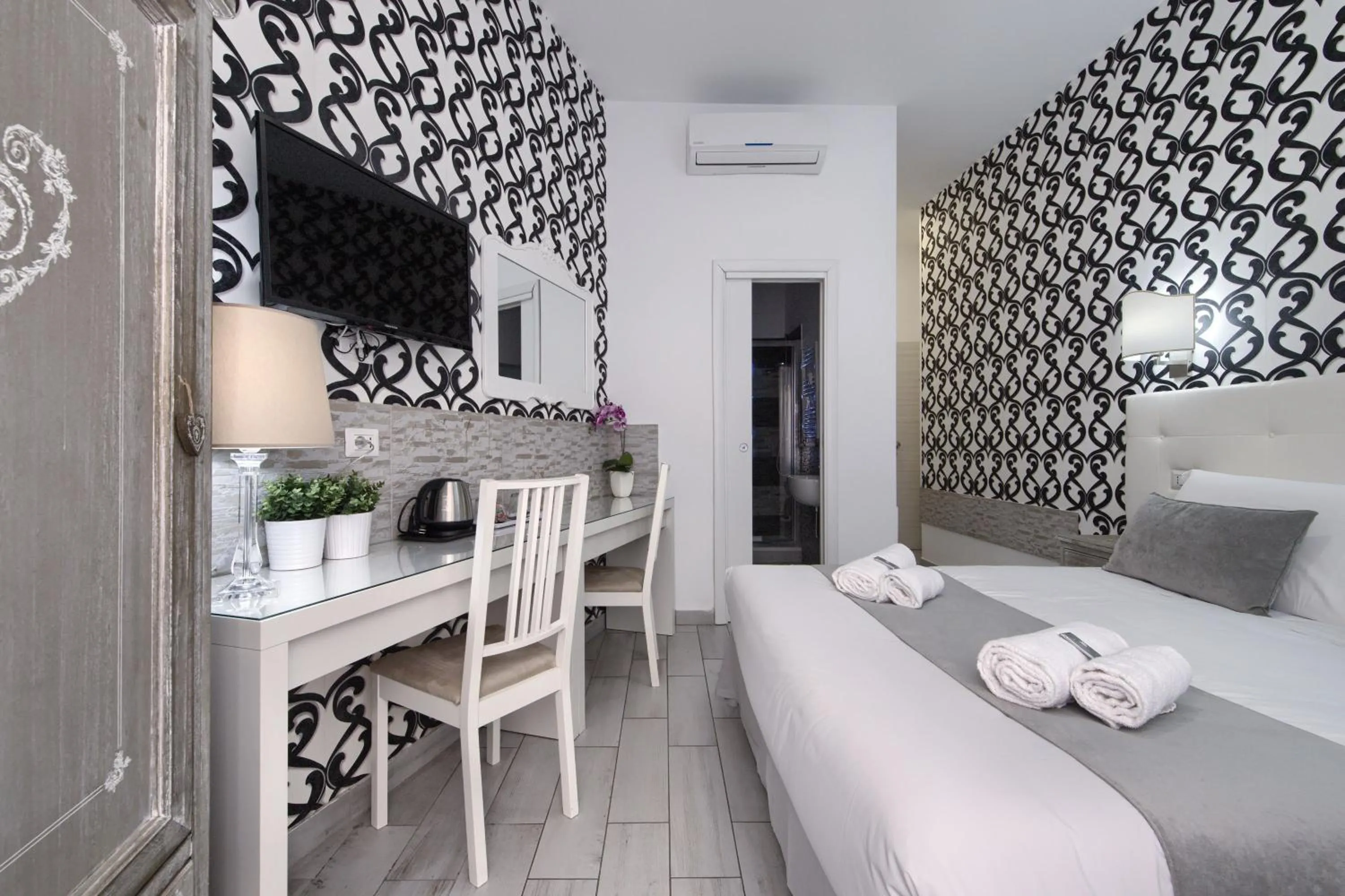 Bathroom, Bed in Vatican's Roof