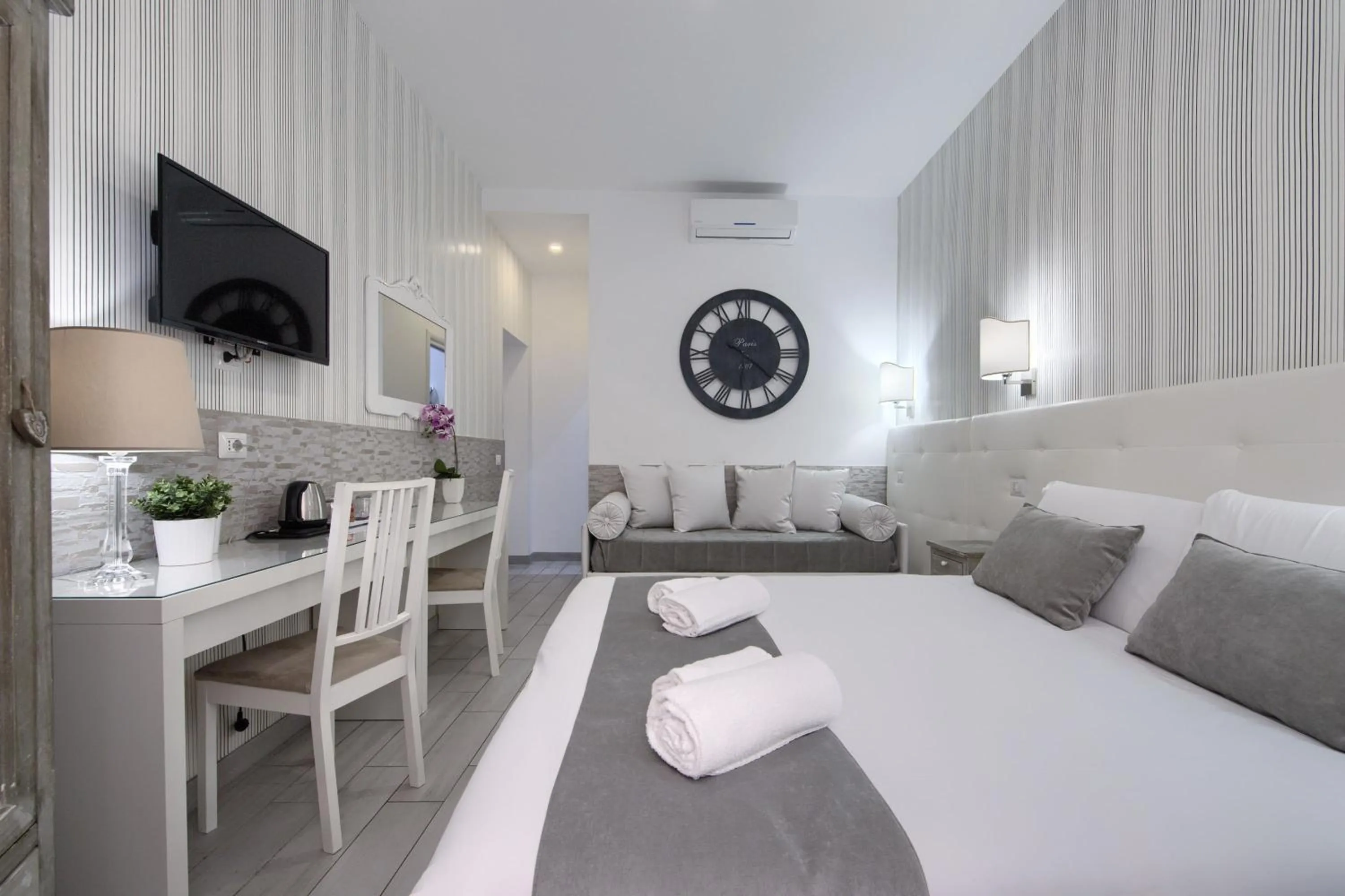 Bathroom, Bed in Vatican's Roof