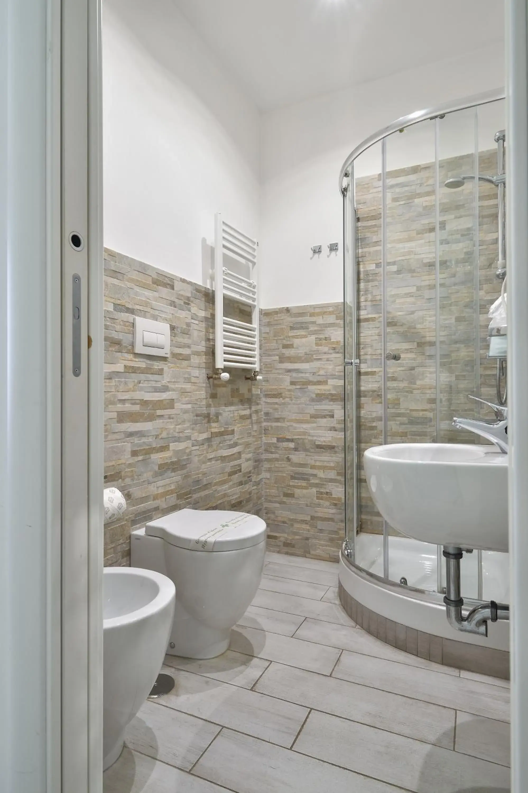 Bathroom in Vatican's Roof Bathroom in Vatican's Roof