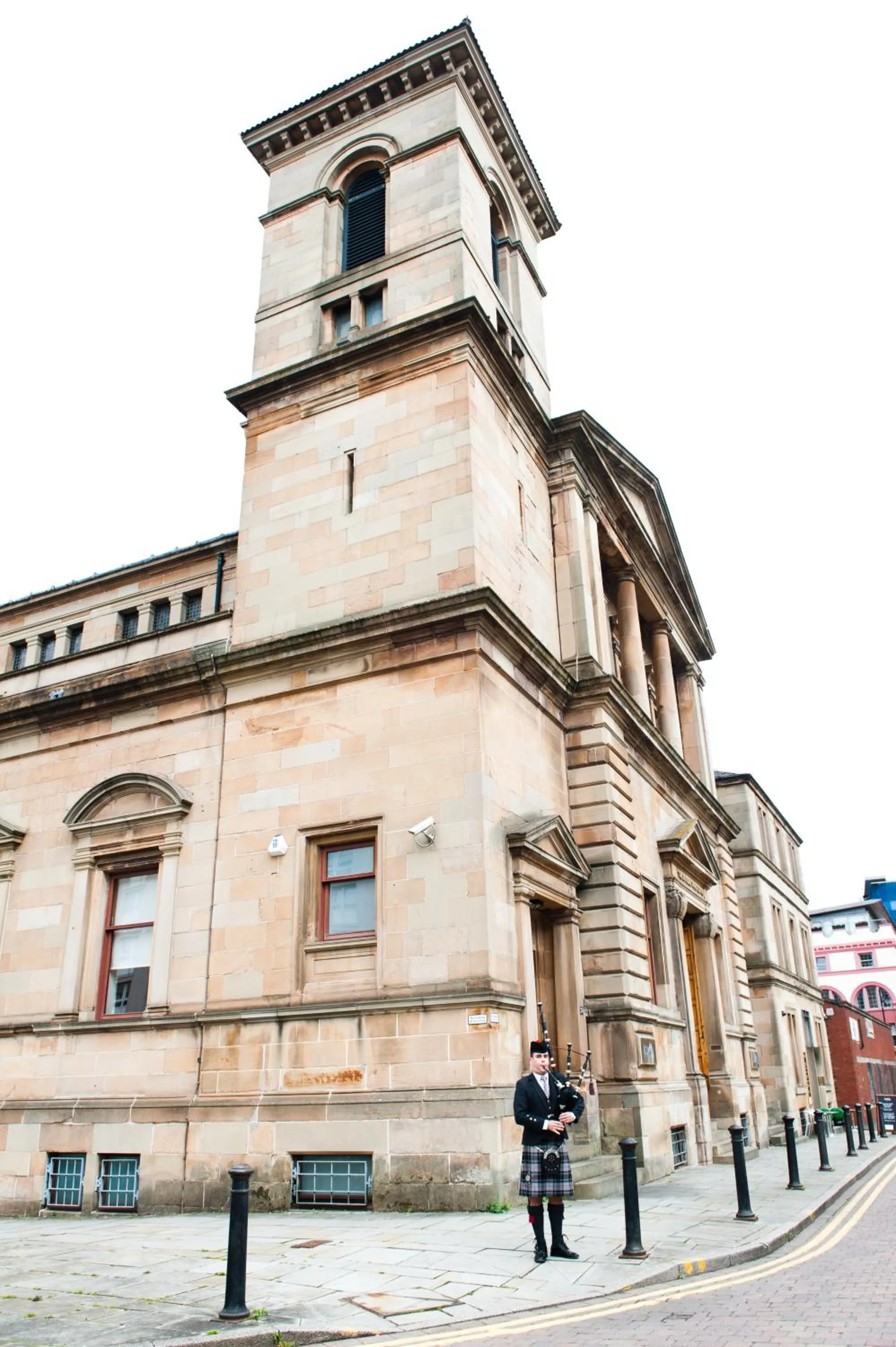 Facade/entrance in The Pipers' Tryst Hotel