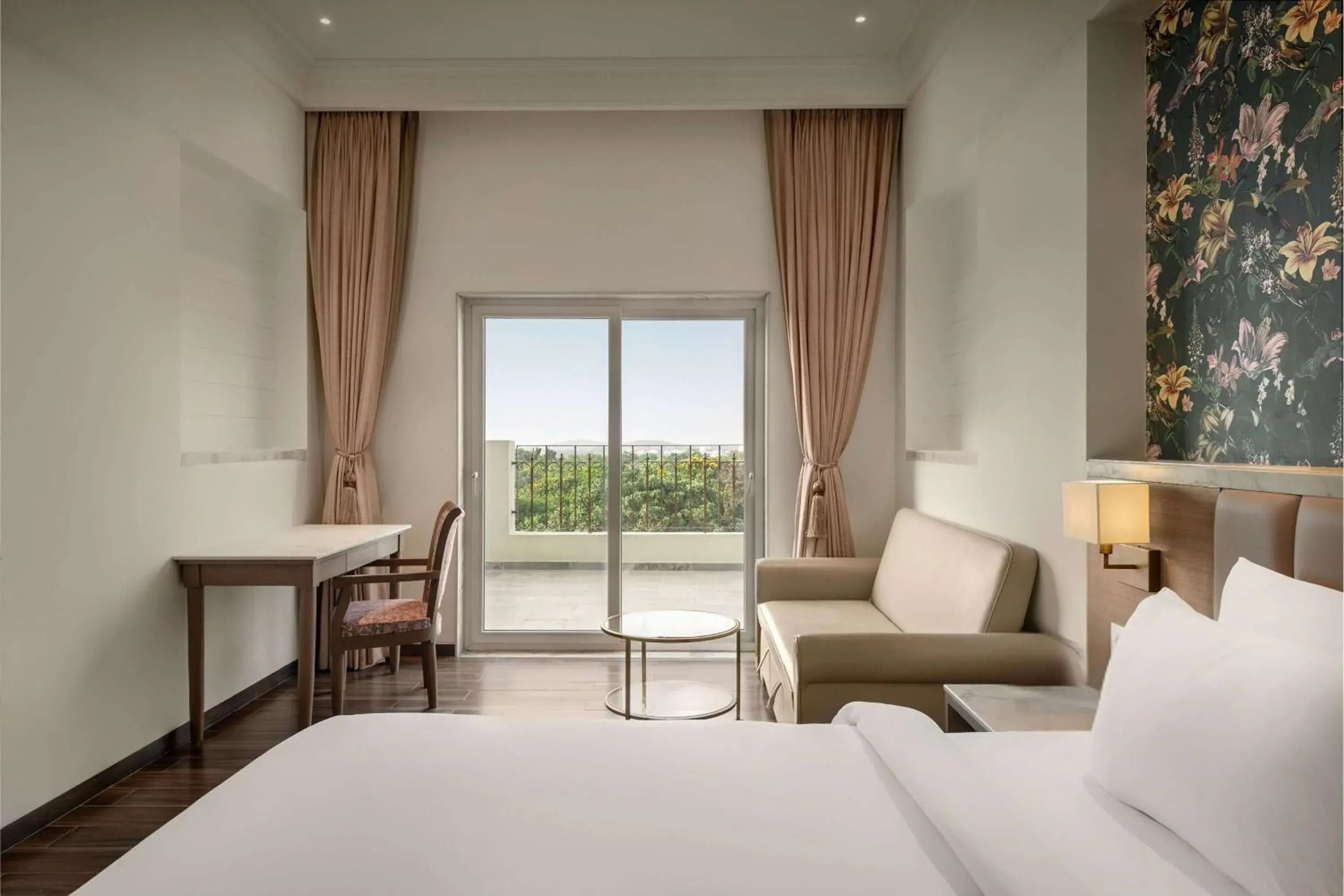 Bed in Jasraj Palace Yavatmal Hotel, a member of Radisson Individuals Bed in Jasraj Palace Yavatmal Hotel, a member of Radisson Individuals