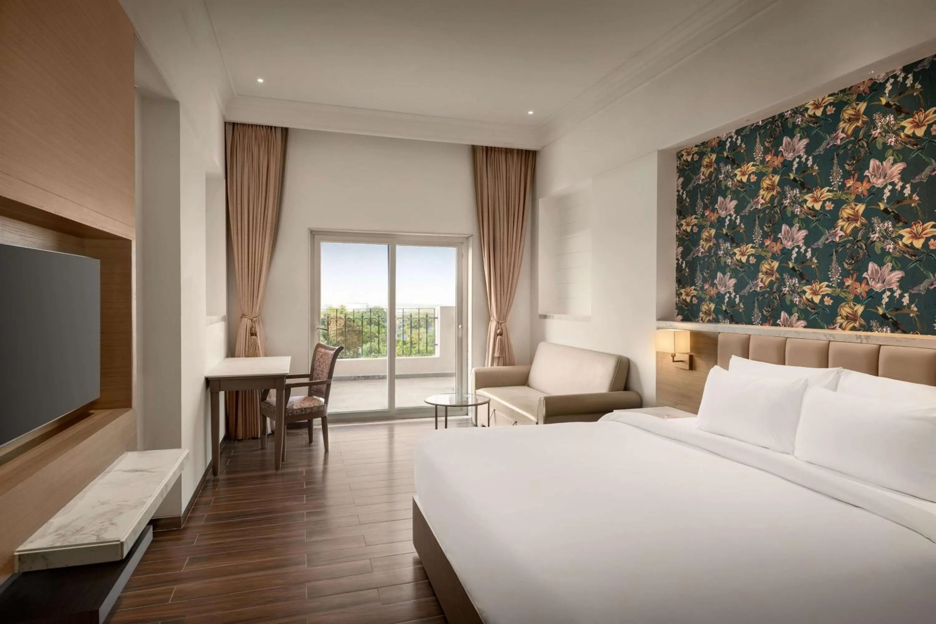 Bed in Jasraj Palace Yavatmal Hotel, a member of Radisson Individuals