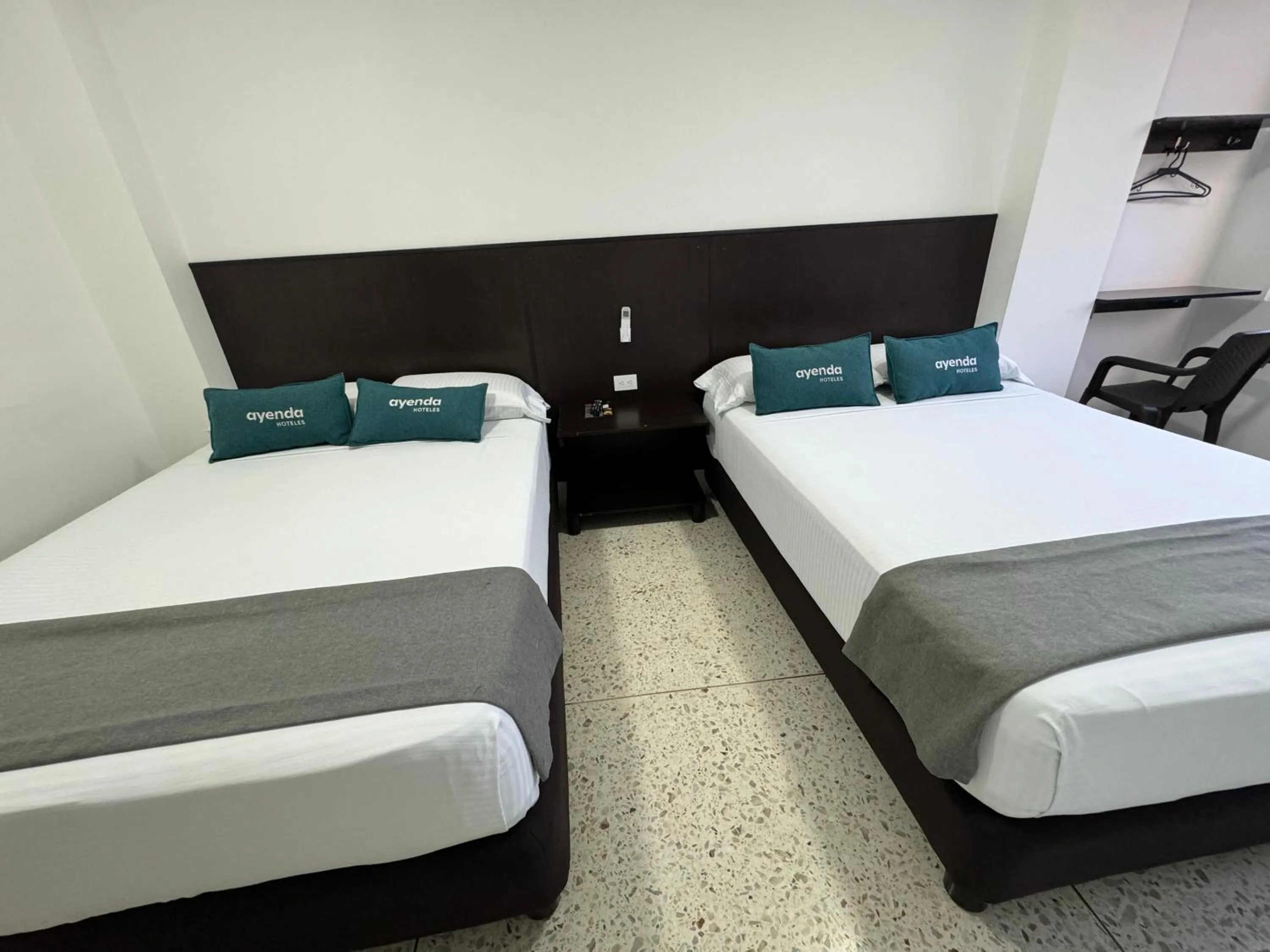 Bed in Hotel Mar Inn Cali