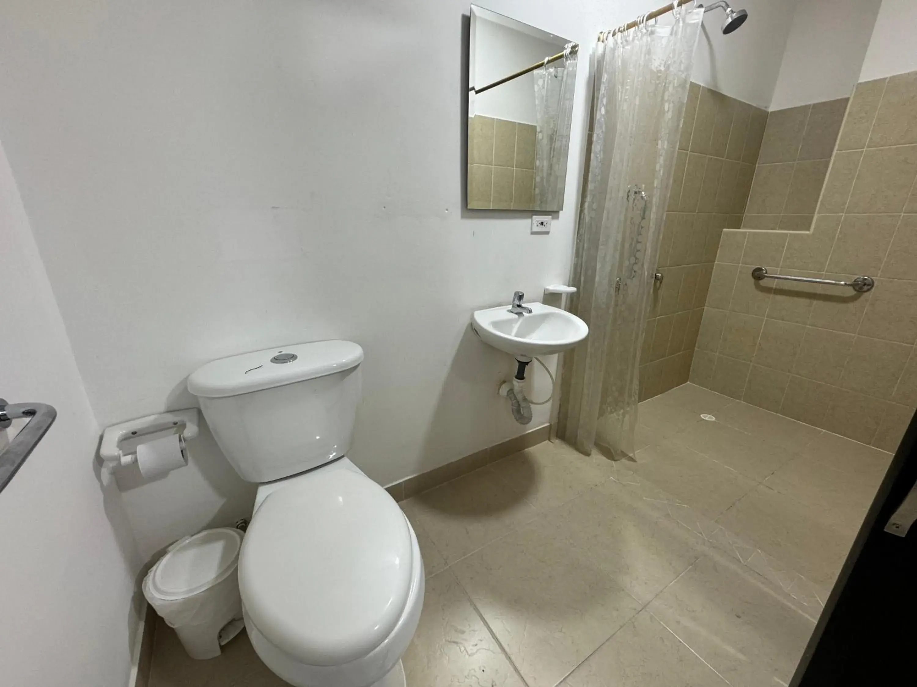 Double Room with Private Bathroom - single occupancy in Hotel Mar Inn Cali Double Room with Private Bathroom - single occupancy in Hotel Mar Inn Cali