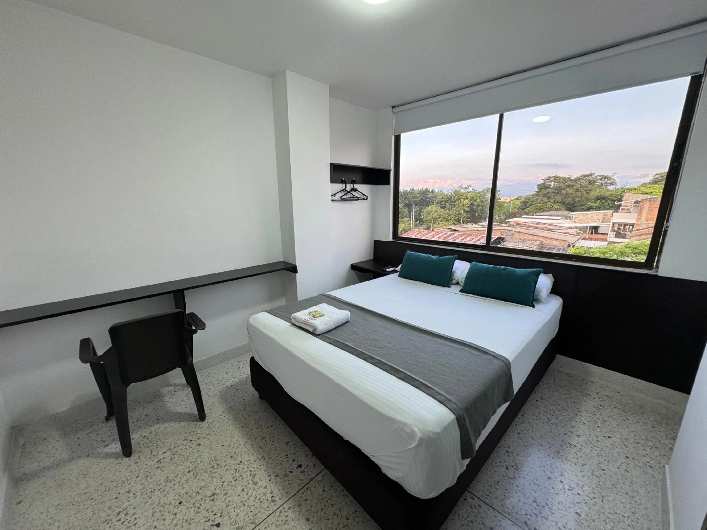 Bed in Hotel Mar Inn Cali