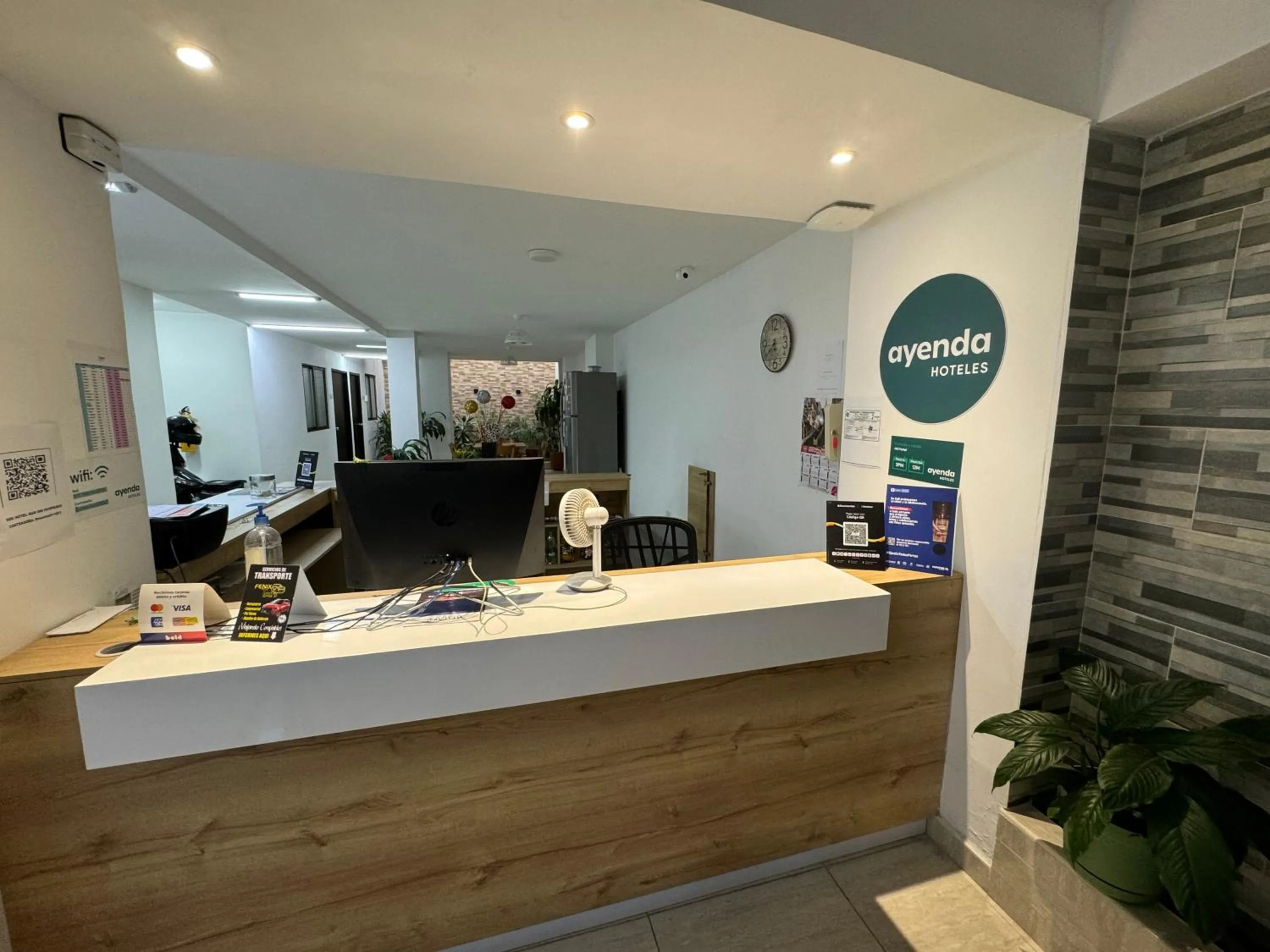 Lobby or reception in Hotel Mar Inn Cali