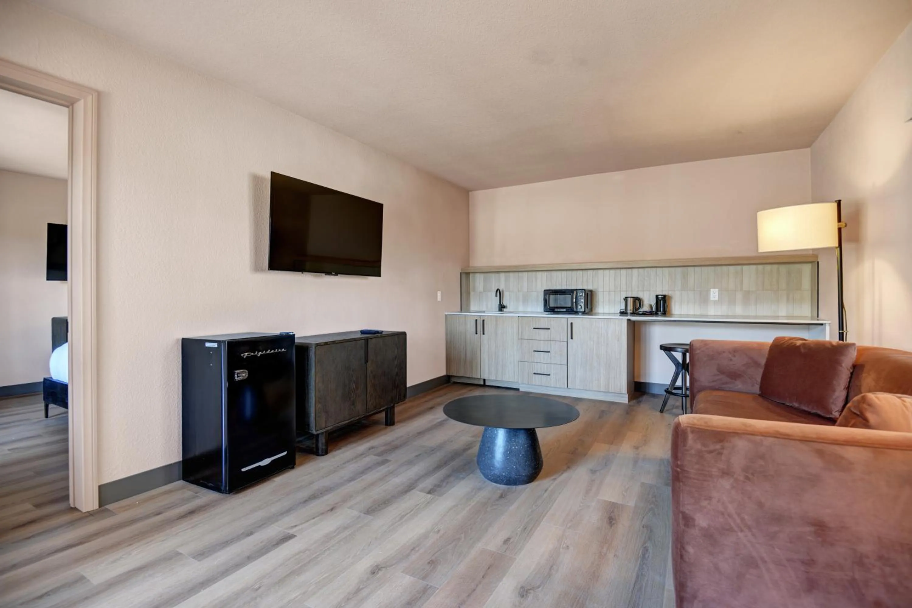 TV and multimedia in The Dunes Hotel (Palm Springs)