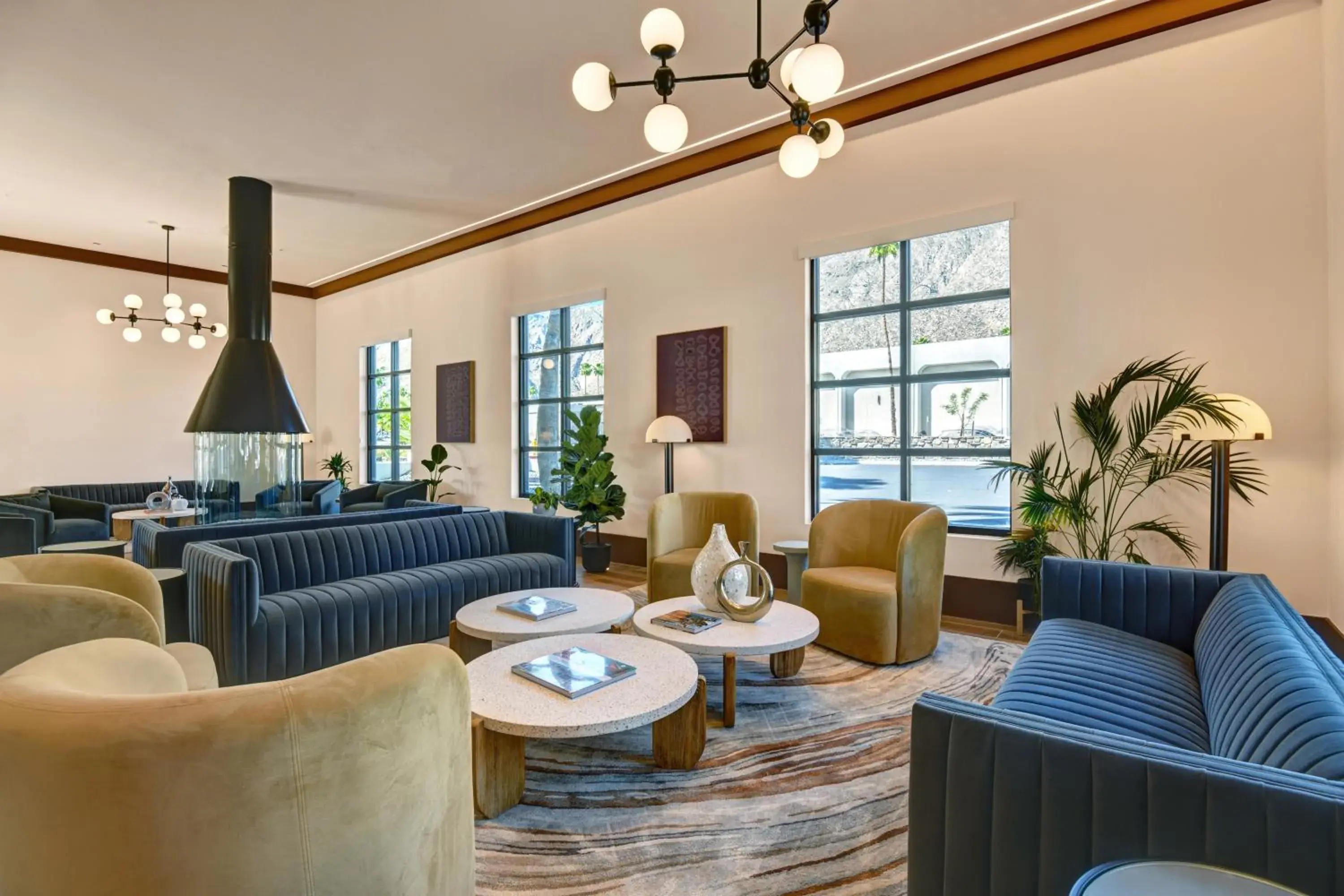 Lobby or reception in The Dunes Hotel (Palm Springs) Lobby or reception in The Dunes Hotel (Palm Springs)