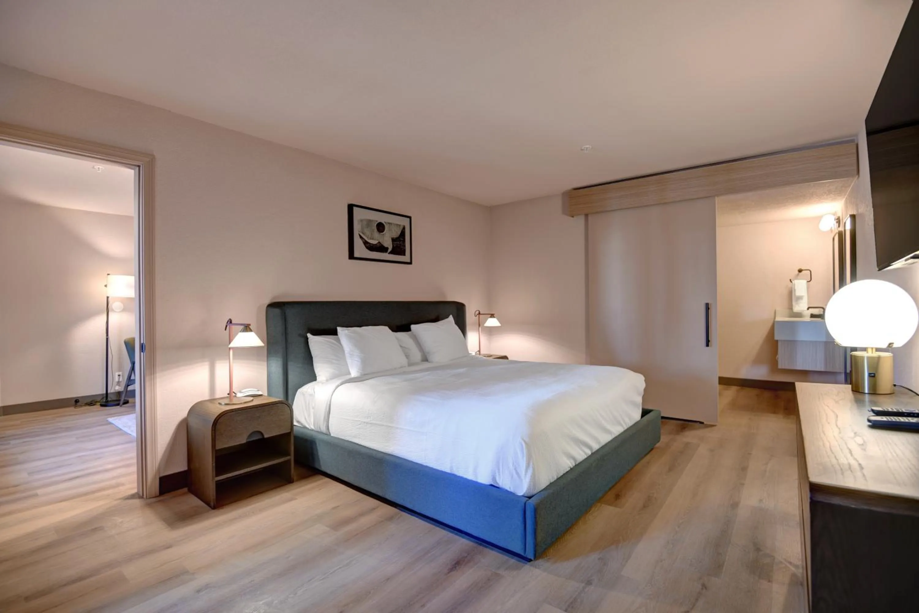 Photo of the whole room, Bed in The Dunes Hotel (Palm Springs)