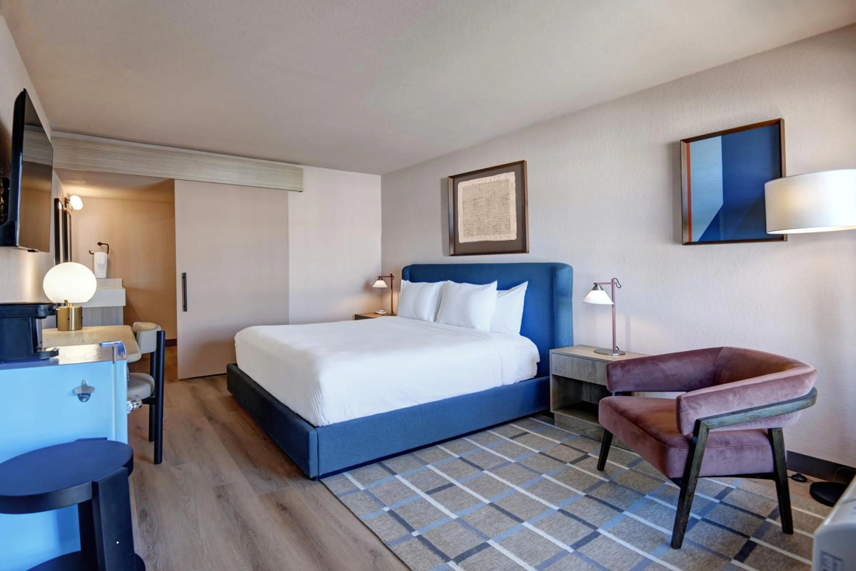 Bed in The Dunes Hotel (Palm Springs)