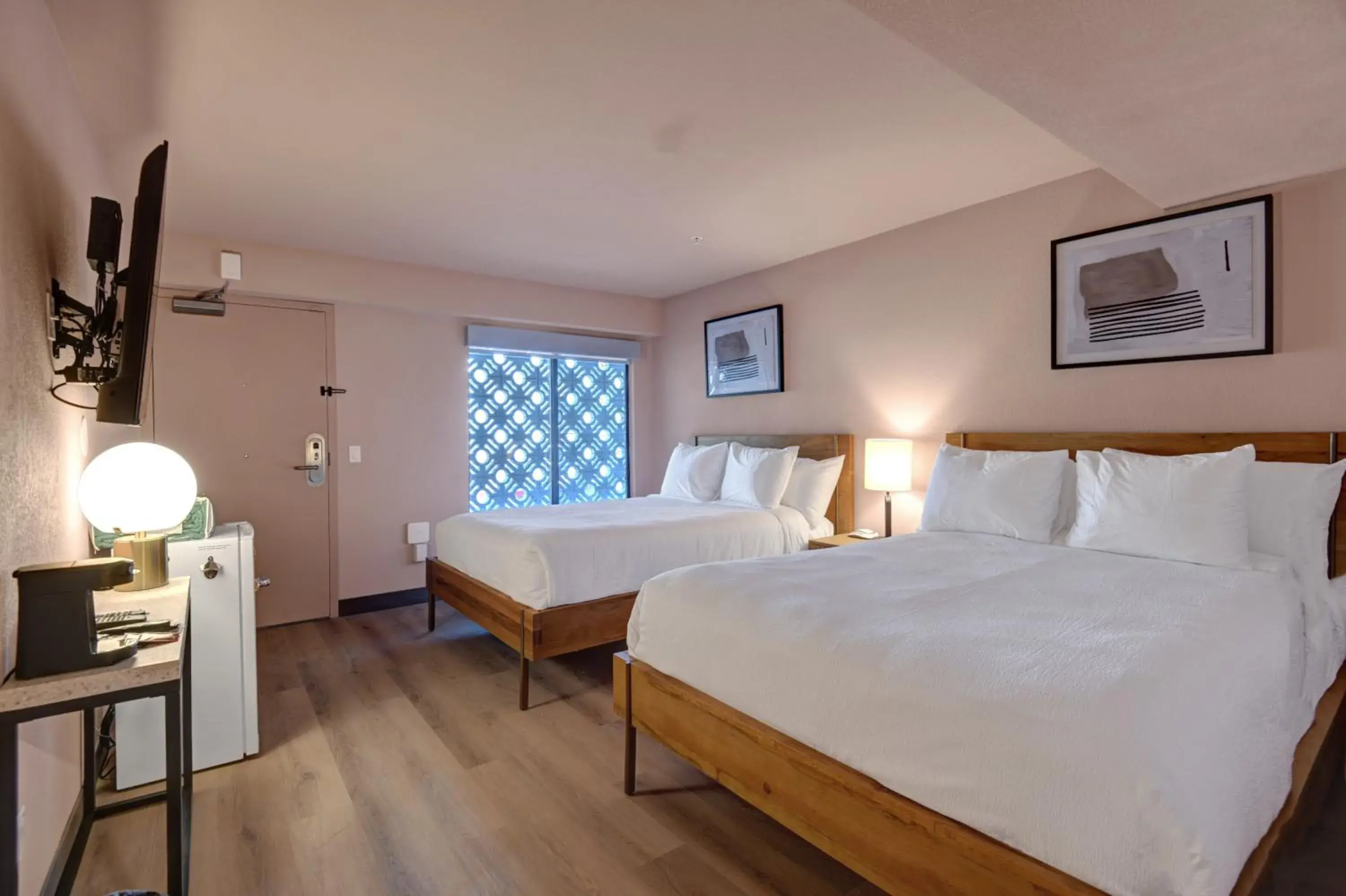 Bedroom, Bed in The Dunes Hotel (Palm Springs) Bedroom, Bed in The Dunes Hotel (Palm Springs)