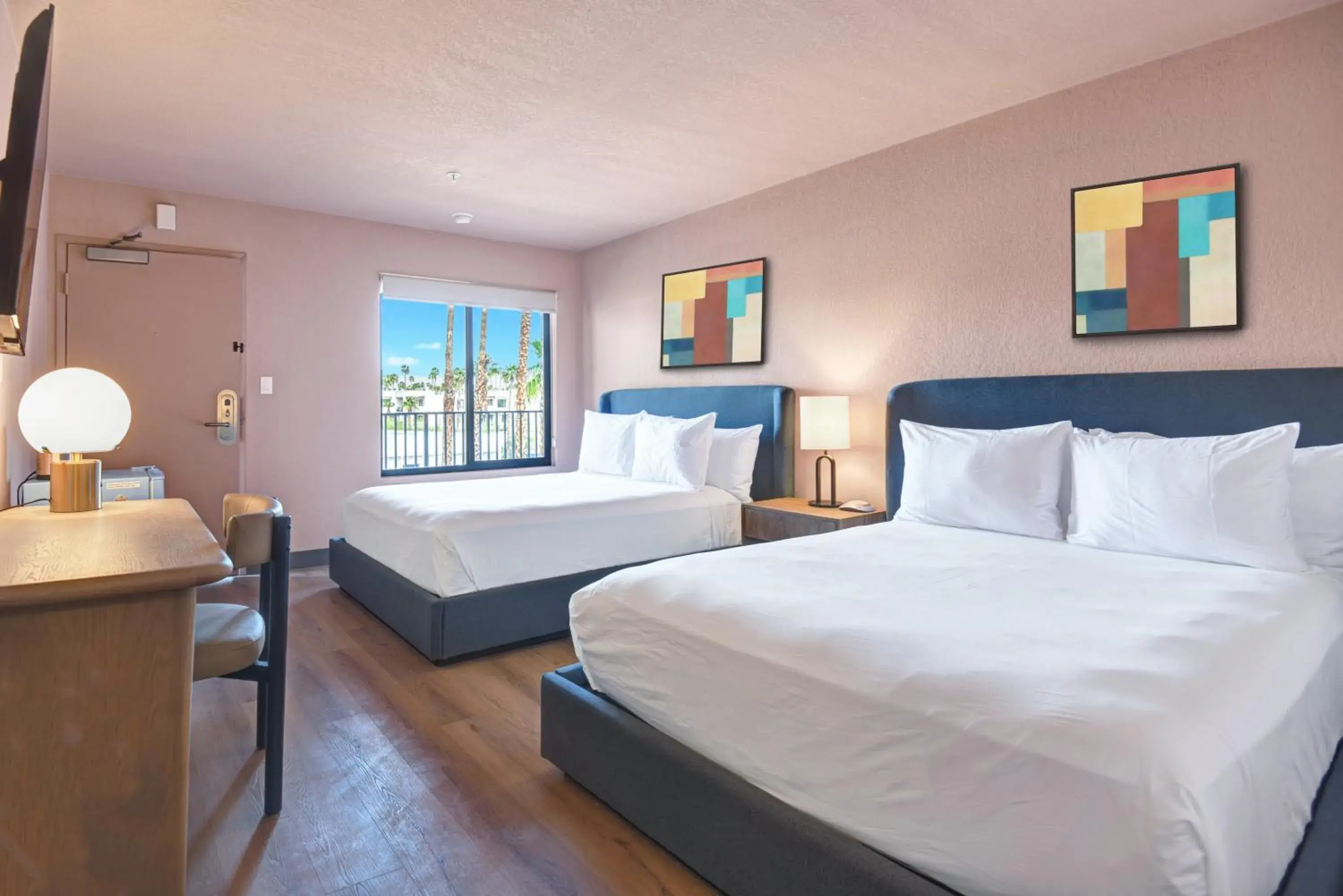 Standard Queen Room in The Dunes Hotel (Palm Springs) Standard Queen Room in The Dunes Hotel (Palm Springs)