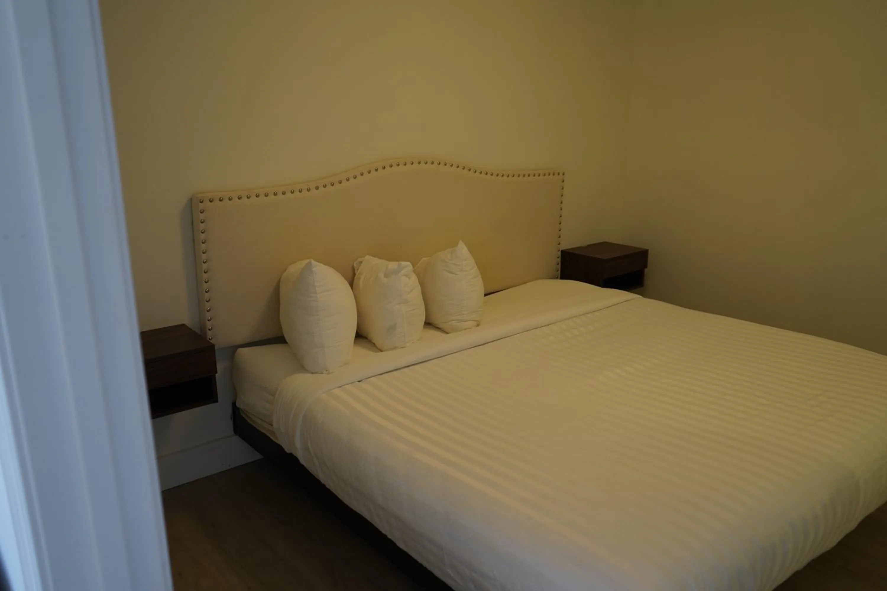 Bedroom, Bed in Indigo