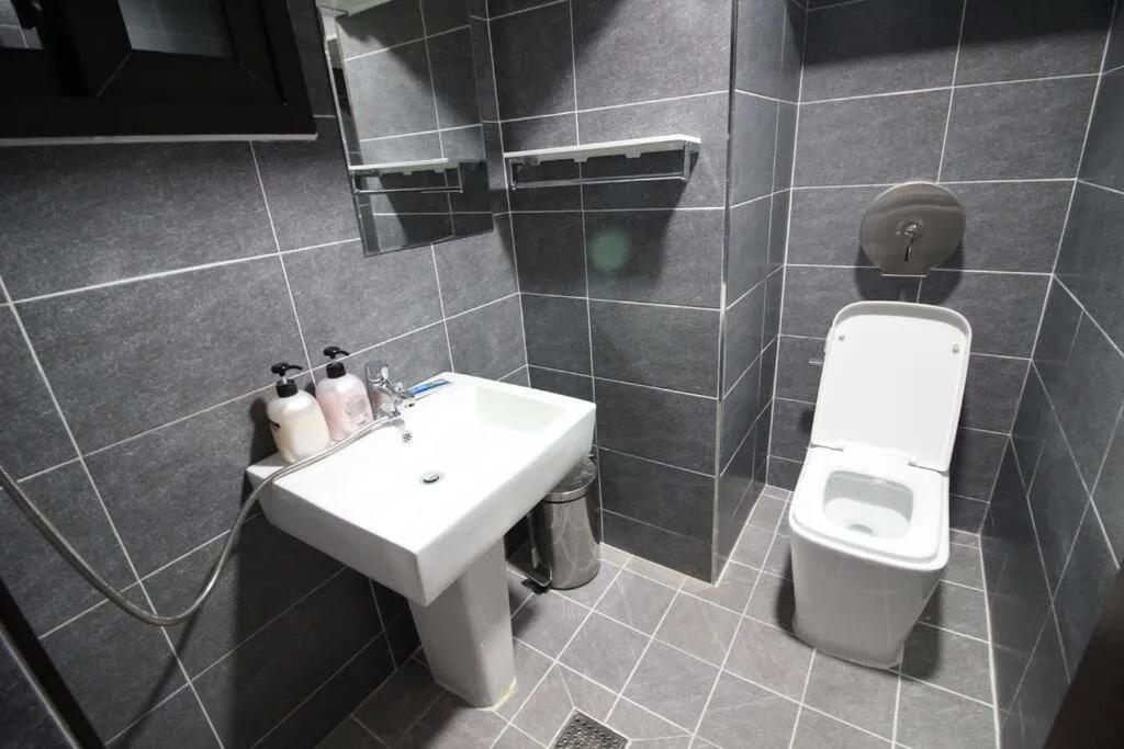 Toilet in Bibimbap Hanok Guesthouse Gyeongbokgung