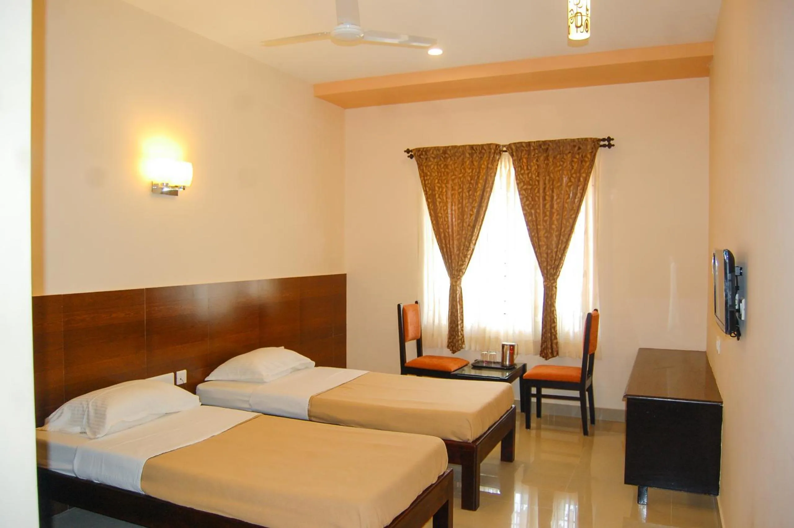 Philomena Hotel & Apartment