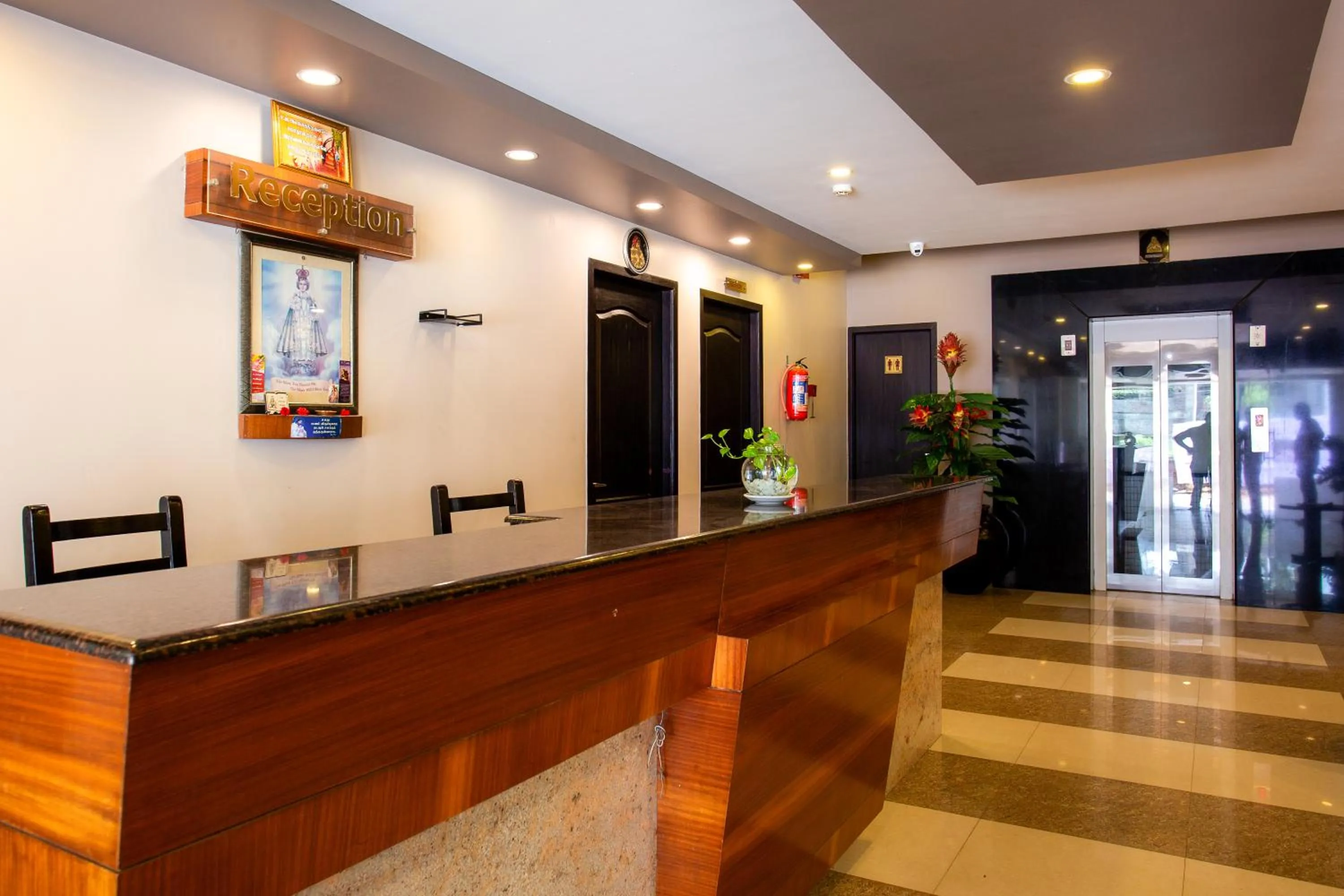 Philomena Hotel & Apartment
