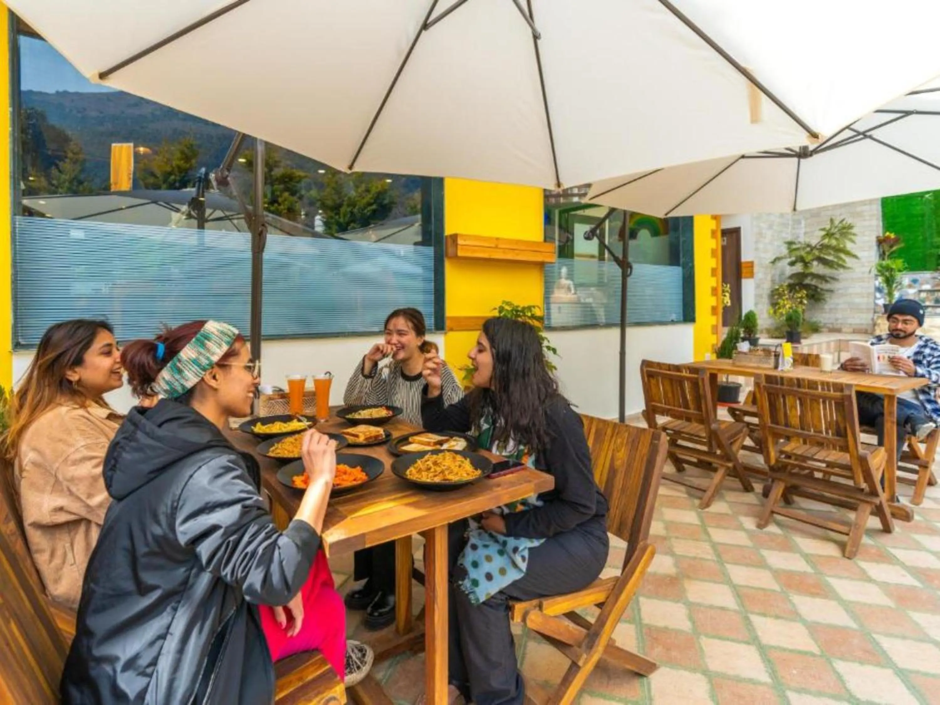 Restaurant/places to eat in The Hosteller Mcleodganj, Bhagsu Waterfall