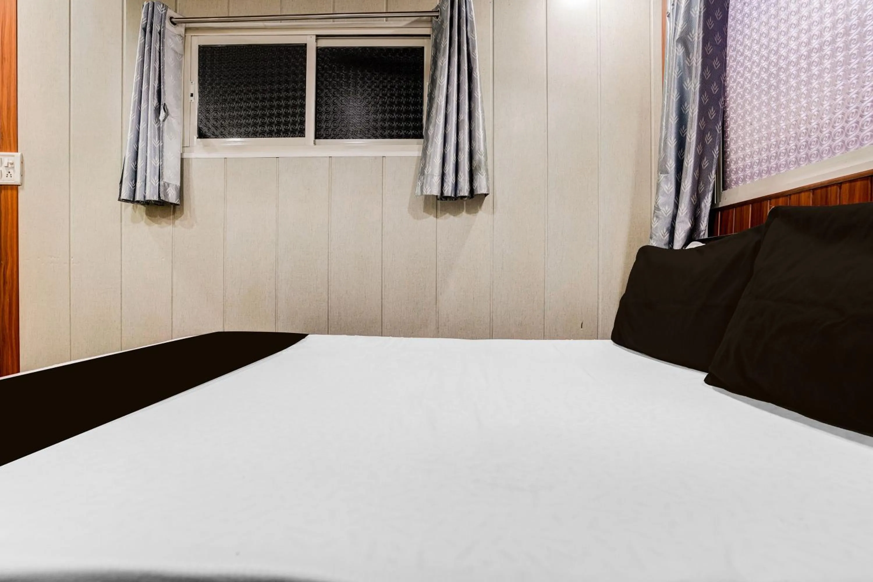 Bedroom, Bed in Super Hotel O Ulhasnagar Railway Junction Formerly Garden Inn
