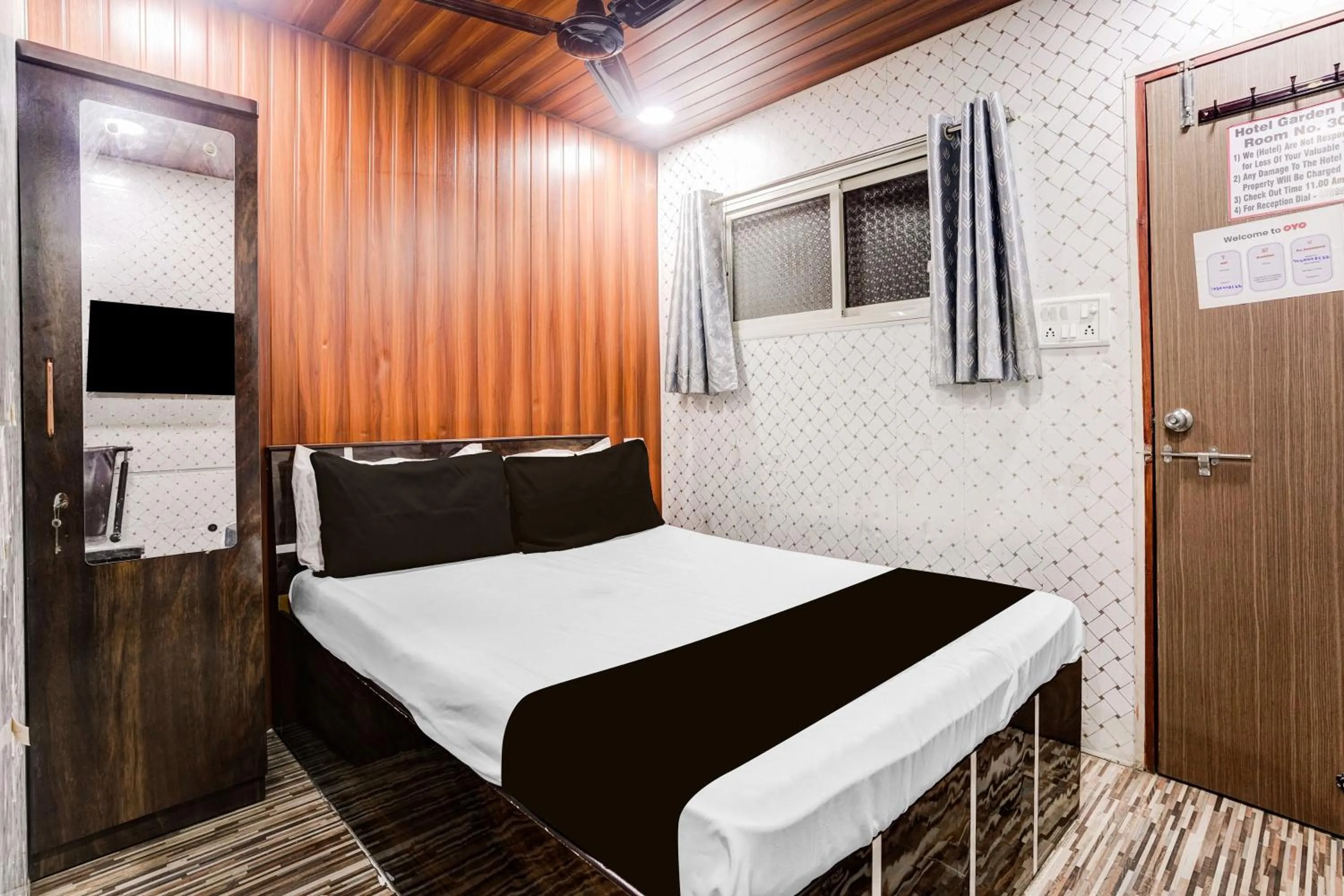 Bedroom, Bed in Super Hotel O Ulhasnagar Railway Junction Formerly Garden Inn