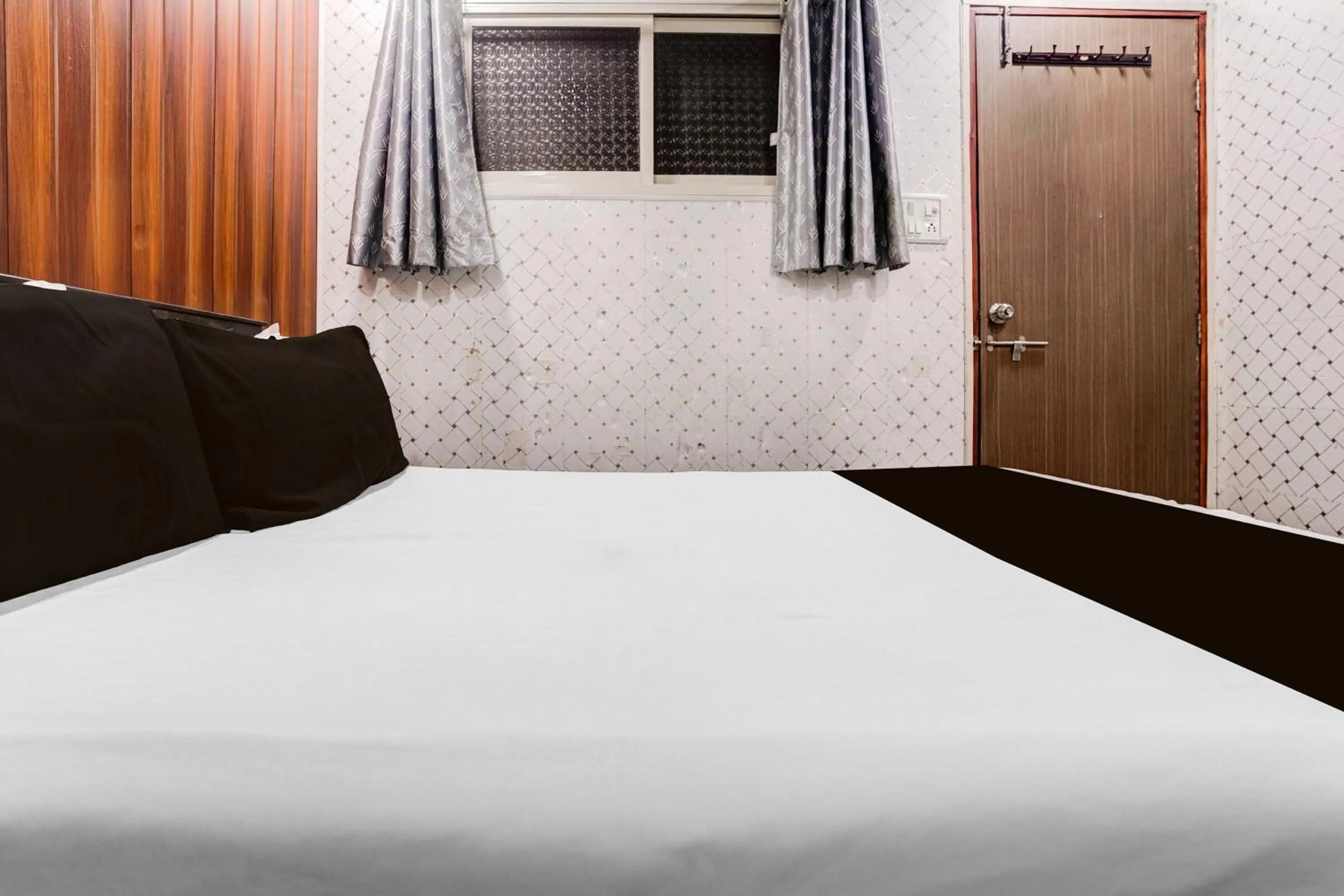Bedroom, Bed in Super Hotel O Ulhasnagar Railway Junction Formerly Garden Inn