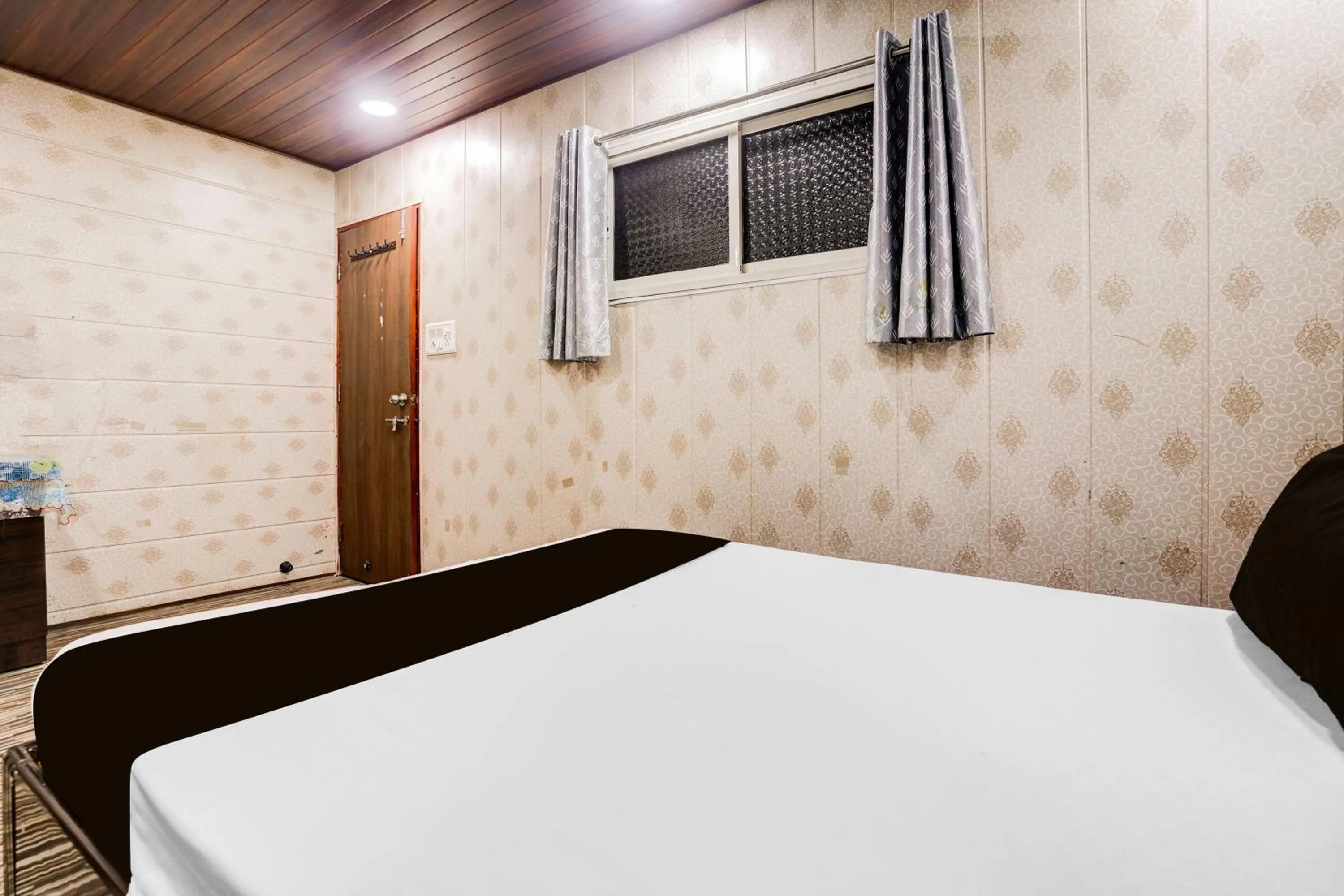 Bedroom, Bed in Super Hotel O Ulhasnagar Railway Junction Formerly Garden Inn
